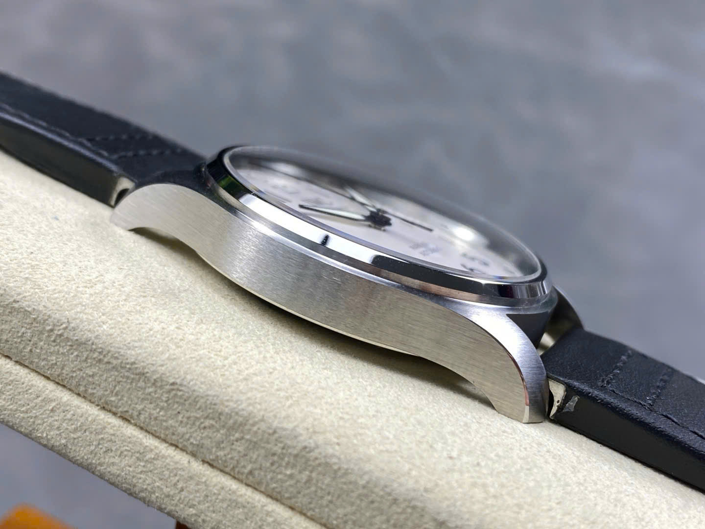 Đồng Hồ IWC Schaffhausen Pilot's Mark XX Rep 11 Mặt Số Trắng Nhà Máy ZM 40mm (19) Đồng Hồ IWC Schaffhausen Pilot's Mark XX Rep 11 Mặt Số Trắng Nhà Máy ZM 40mm (14)