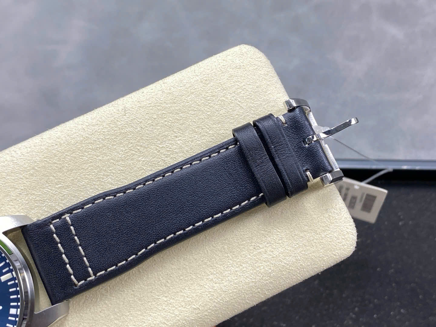 Đồng Hồ IWC Schaffhausen Pilot's Mark XX Rep 11 Mặt Xanh Dương Nhà Máy ZM 40mm (10) Đồng Hồ IWC Schaffhausen Pilot's Mark XX Rep 11 Mặt Xanh Dương Nhà Máy ZM 40mm (1)