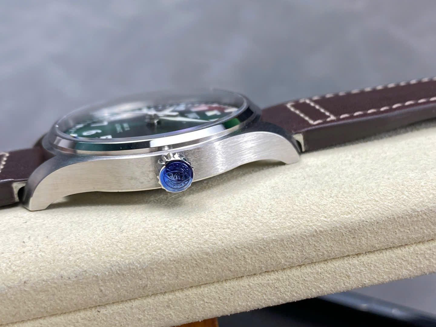 Đồng Hồ IWC Schaffhausen Pilot's Mark XX Rep 11 Mặt Xanh Lá Cây Nhà Máy ZM (7)