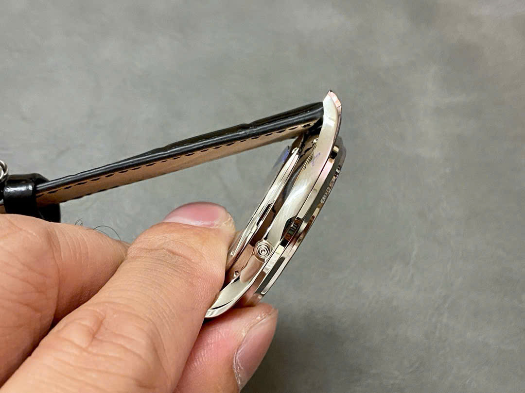 Đồng Hồ Jaeger LeCoultre Chế Tác Master Ultra Thin Moon Mặt Số Đen Nhà Máy APS 39mm (4) Đồng Hồ Jaeger LeCoultre Chế Tác Master Ultra Thin Moon Mặt Số Đen Nhà Máy APS 39mm (2)