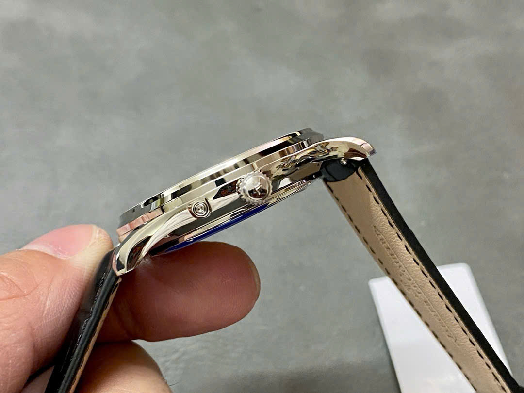 Đồng Hồ Jaeger LeCoultre Chế Tác Master Ultra Thin Moon Mặt Số Đen Nhà Máy APS 39mm (7) Đồng Hồ Jaeger LeCoultre Chế Tác Master Ultra Thin Moon Mặt Số Đen Nhà Máy APS 39mm (2)