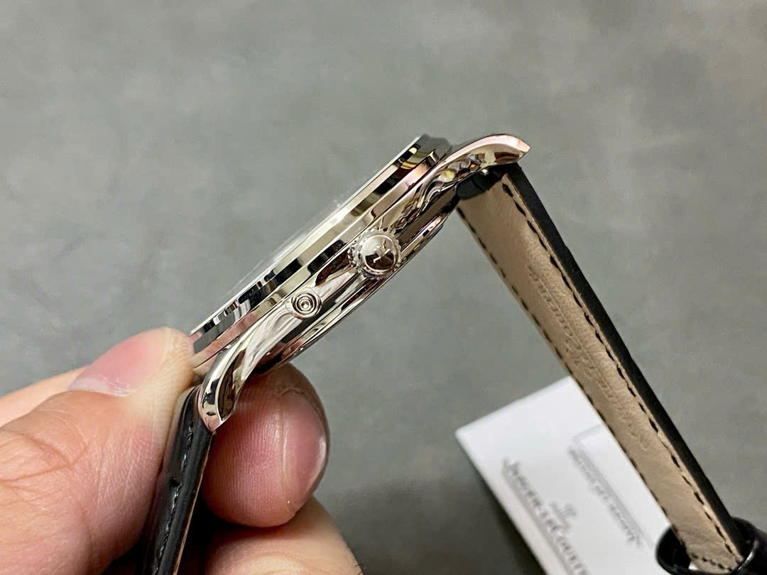 Đồng Hồ Jaeger LeCoultre Chế Tác Master Ultra Thin Moon Mặt Số Trắng Nhà Máy APS 39mm (3) Đồng Hồ Jaeger LeCoultre Chế Tác Master Ultra Thin Moon Mặt Số Trắng Nhà Máy APS 39mm (8)