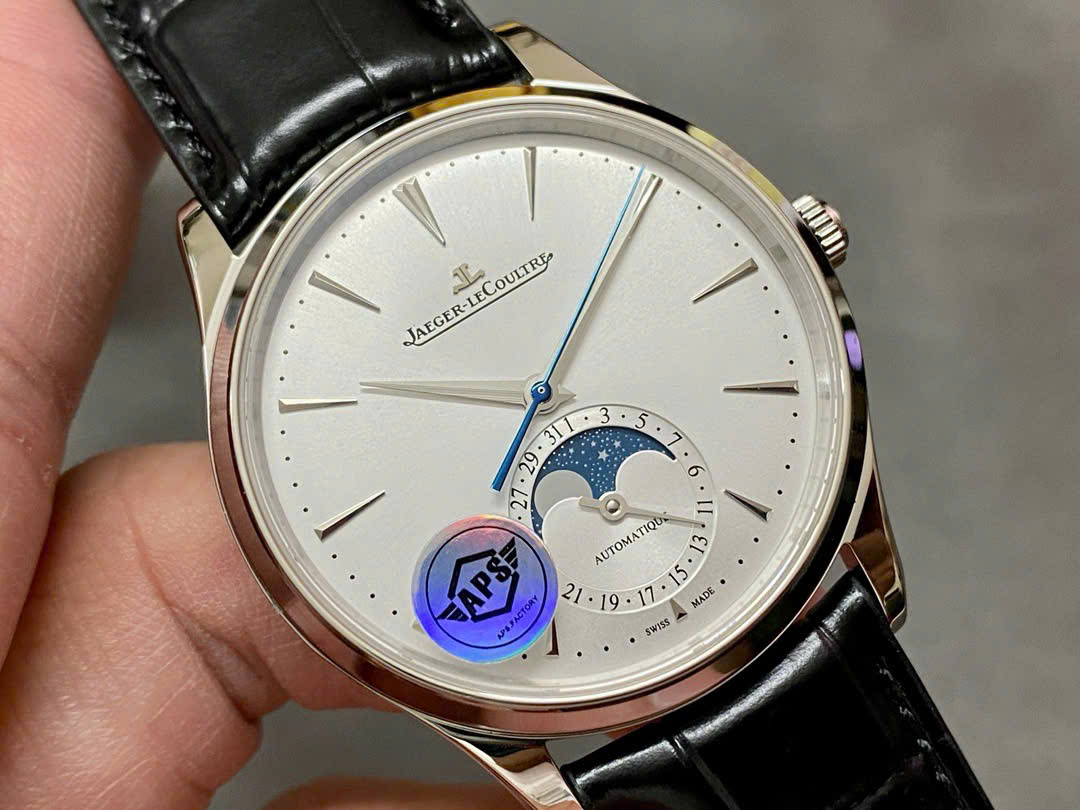 Đồng Hồ Jaeger LeCoultre Chế Tác Master Ultra Thin Moon Mặt Số Trắng Nhà Máy APS 39mm (4) Đồng Hồ Jaeger LeCoultre Chế Tác Master Ultra Thin Moon Mặt Số Trắng Nhà Máy APS 39mm (8)