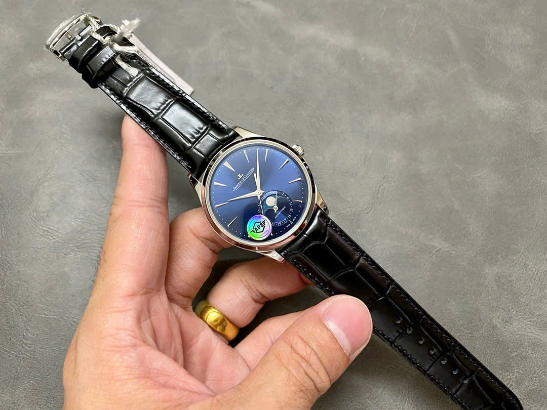 Đồng Hồ Jaeger LeCoultre Chế Tác Master Ultra Thin Moon Mặt Xanh Dương Nhà Máy APS 39mm (3) Đồng Hồ Jaeger LeCoultre Chế Tác Master Ultra Thin Moon Mặt Xanh Dương Nhà Máy APS 39mm (4)