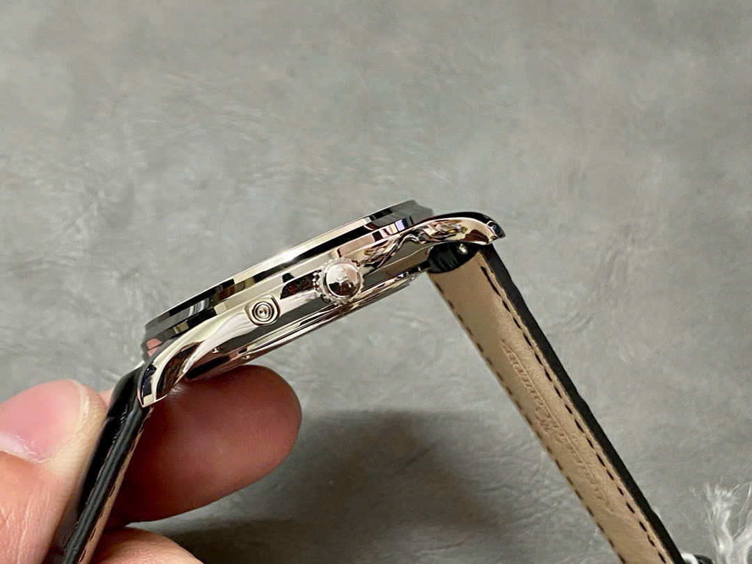 Đồng Hồ Jaeger LeCoultre Chế Tác Master Ultra Thin Moon Mặt Xanh Dương Nhà Máy APS 39mm (9) Đồng Hồ Jaeger LeCoultre Chế Tác Master Ultra Thin Moon Mặt Xanh Dương Nhà Máy APS 39mm (4)