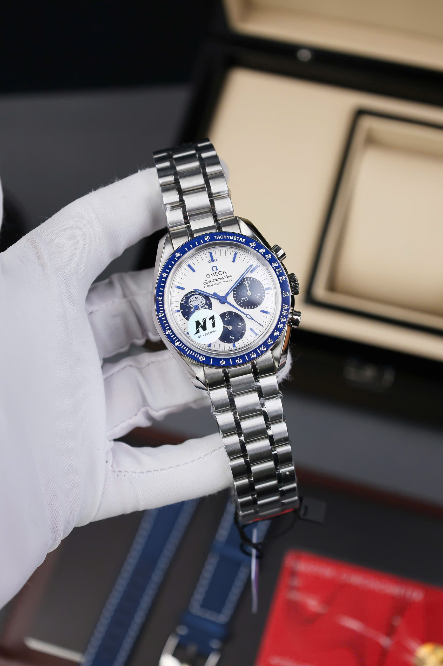 Đồng Hồ Omega Chế Tác Speedmaster Snoopy Avard Nhà Máy N1 42mm (10) Đồng Hồ Omega Chế Tác Speedmaster Snoopy Avard Nhà Máy N1 42mm (8)