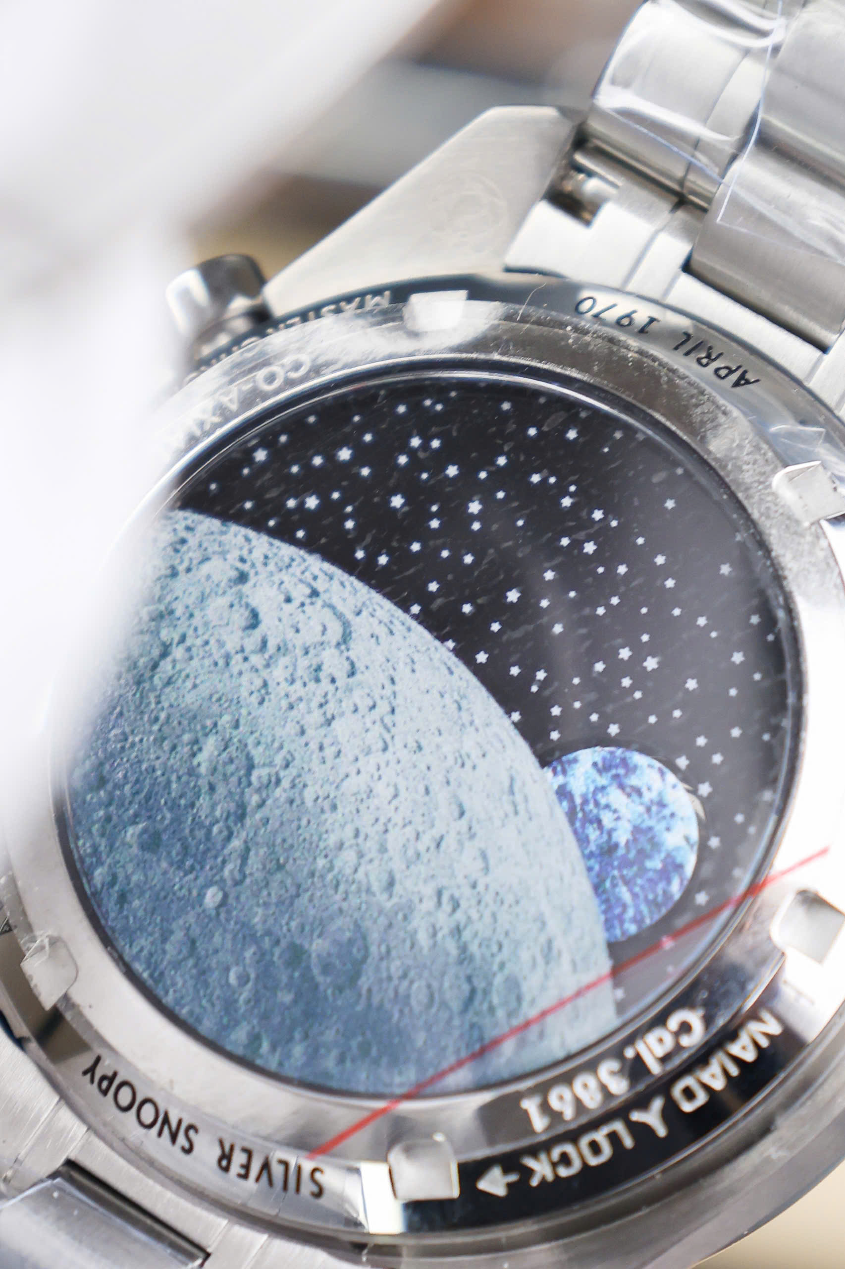 Đồng Hồ Omega Chế Tác Speedmaster Snoopy Avard Nhà Máy N1 42mm (7) Đồng Hồ Omega Chế Tác Speedmaster Snoopy Avard Nhà Máy N1 42mm (8)