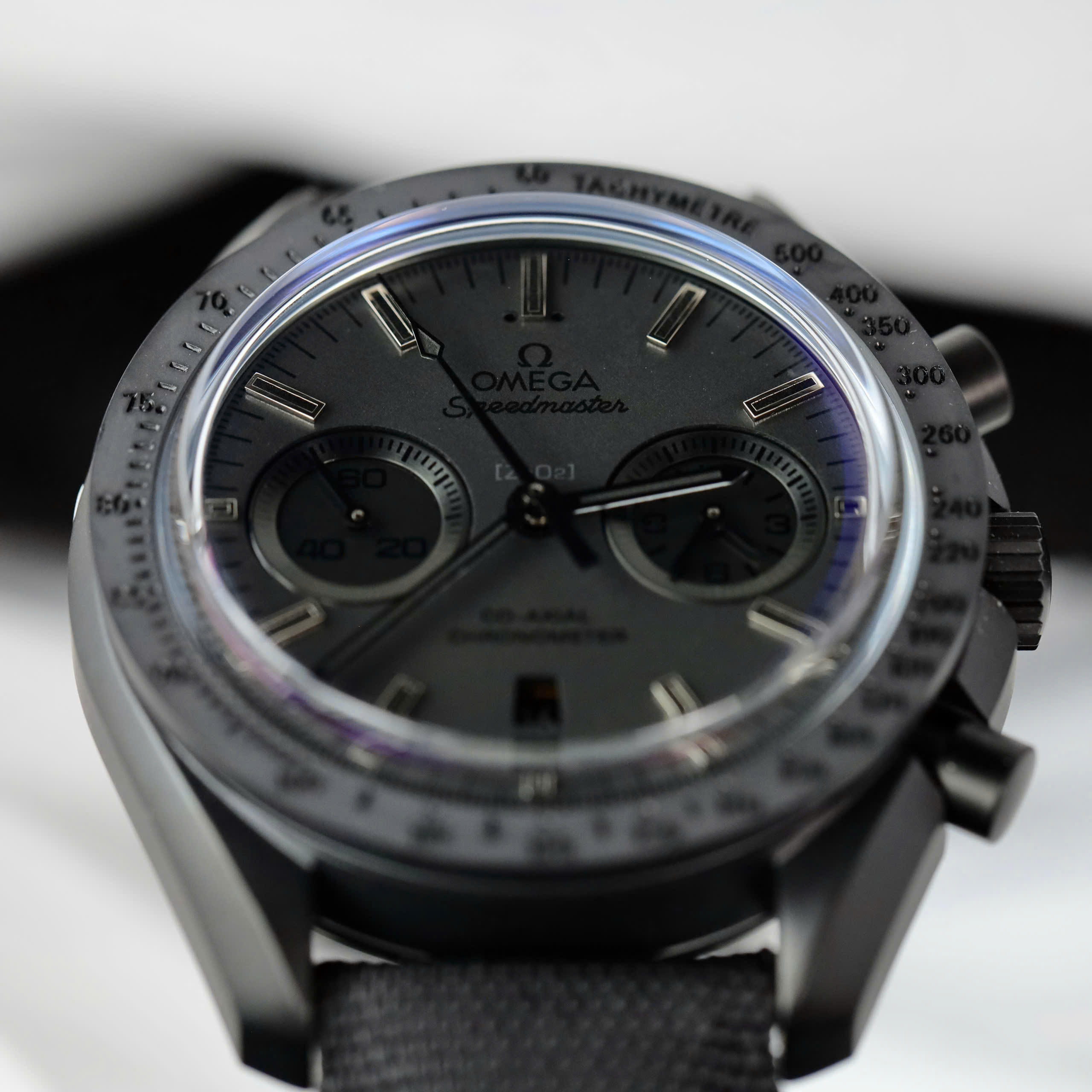 Đồng Hồ Omega Rep 1 1 SpeedMaster Dark Side Of The Moon Vỏ Gốm Cao Cấp Nhất 44mm (4) Đồng Hồ Omega Rep 1 1 SpeedMaster Dark Side Of The Moon Vỏ Gốm Cao Cấp Nhất 44mm (1)