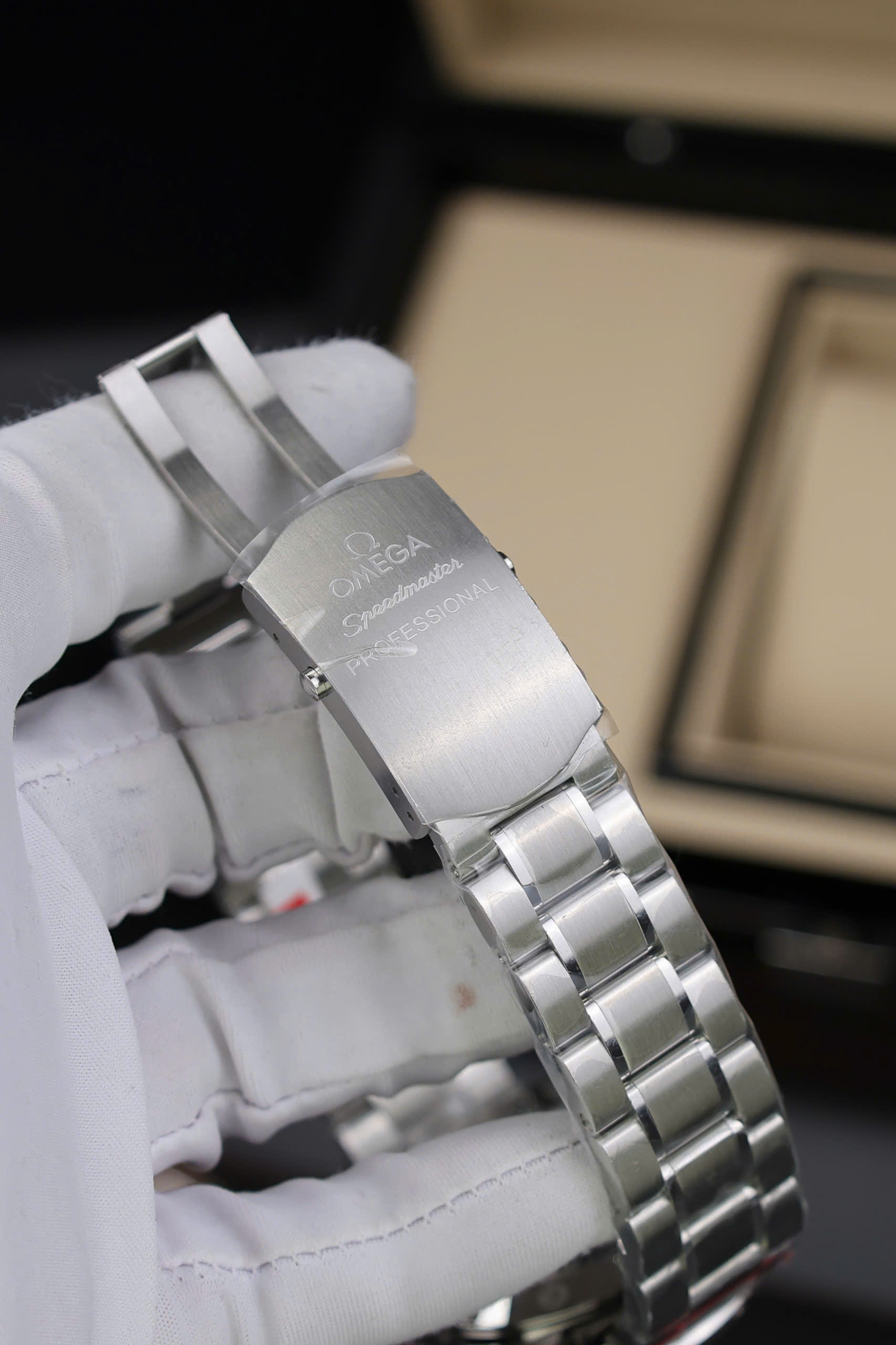 Đồng Hồ Omega Rep 1 1 SpeedMaster Moonwatch Đáy Kín Nhà Máy OM 42mm (2) Đồng Hồ Omega Rep 1 1 SpeedMaster Moonwatch Đáy Kín Nhà Máy OM 42mm (10)