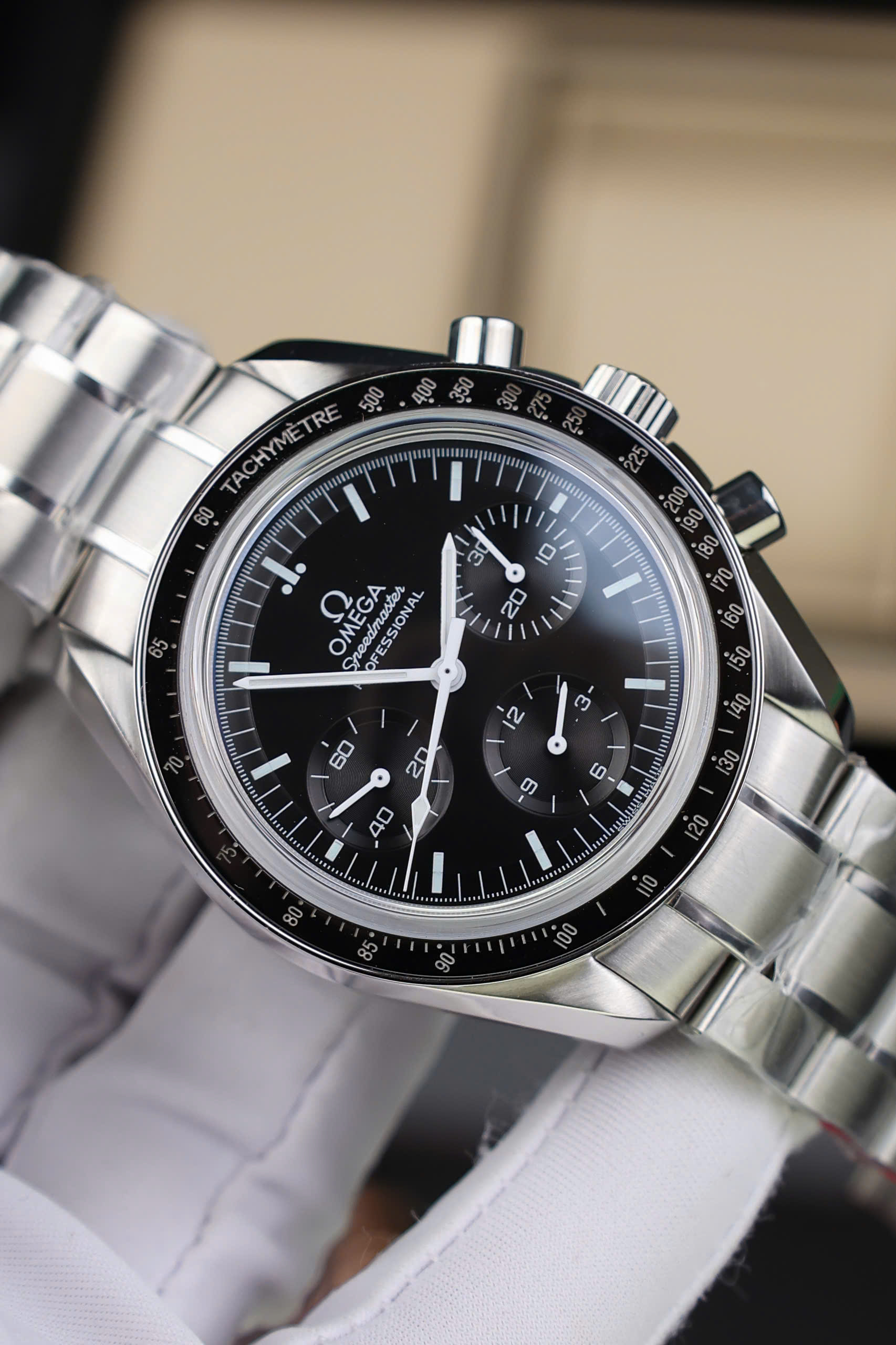 Đồng Hồ Omega Rep 1 1 SpeedMaster Moonwatch Đáy Kín Nhà Máy OM 42mm (5) Đồng Hồ Omega Rep 1 1 SpeedMaster Moonwatch Đáy Kín Nhà Máy OM 42mm (10)