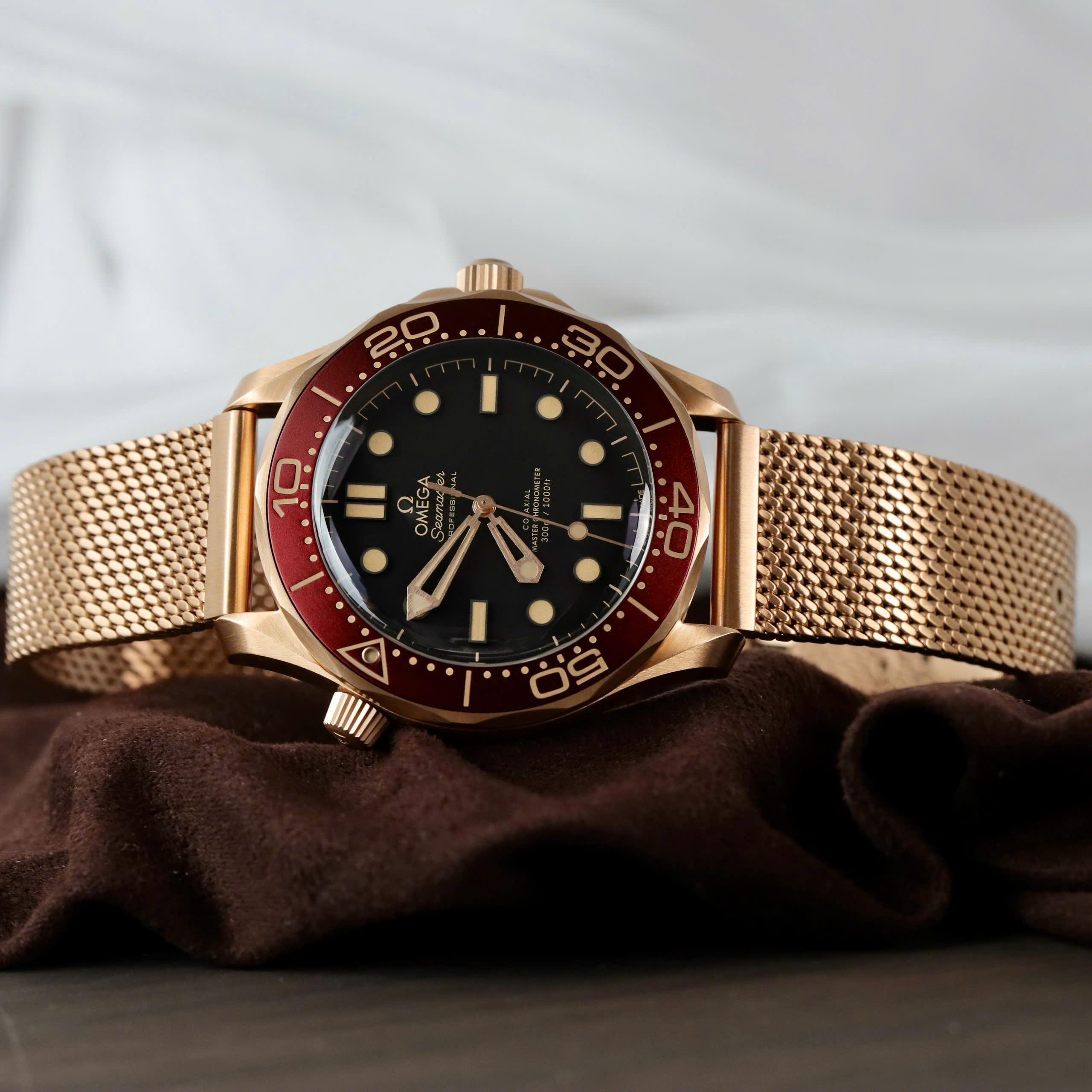 Đồng Hồ Omega Replica 1 1 Seamaster Diver 300M Bronze Gold Cao Cấp Nhất Xưởng VS (4) Đồng Hồ Omega Replica 1 1 Seamaster Diver 300M Bronze Gold Cao Cấp Nhất Xưởng VS (5)