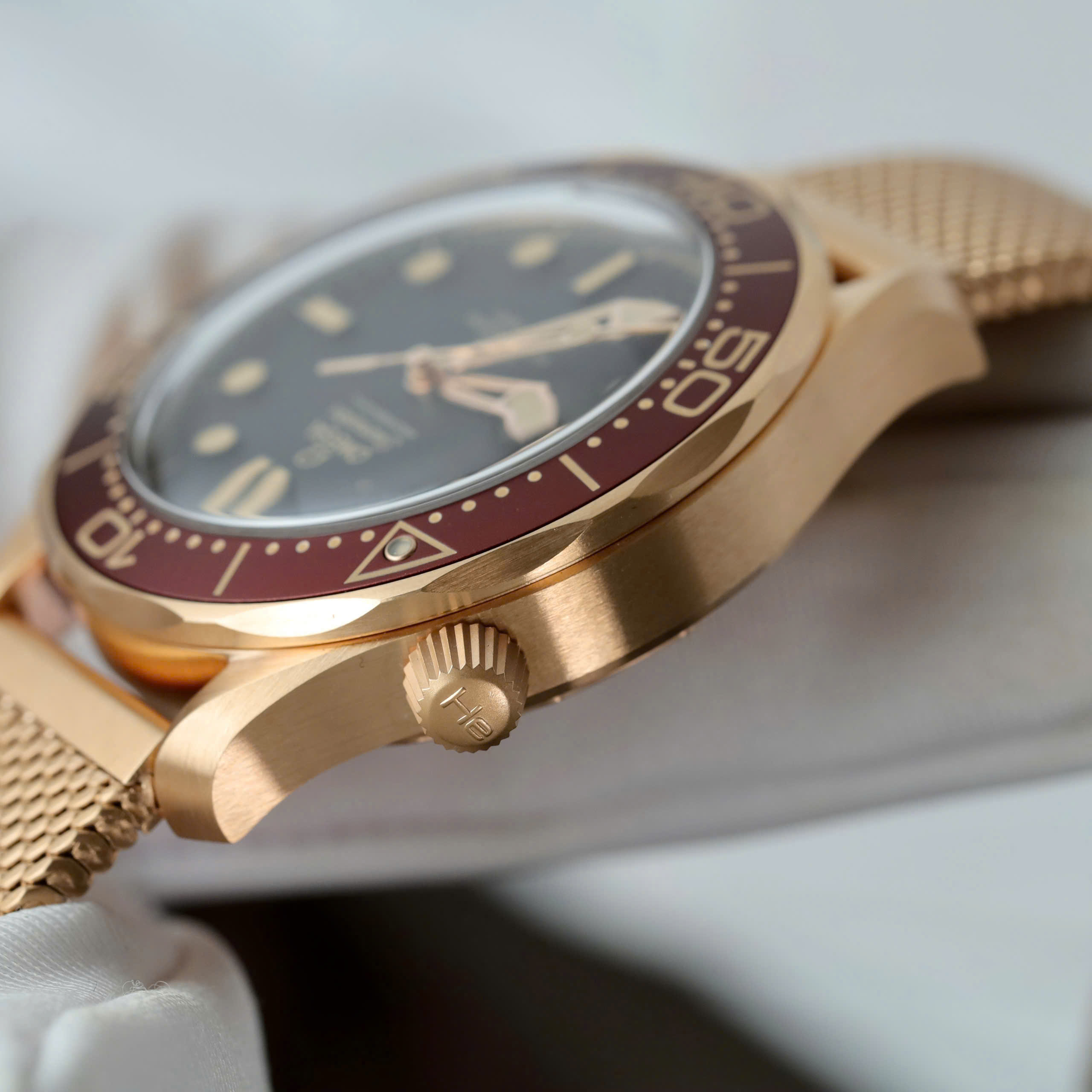 Đồng Hồ Omega Replica 1 1 Seamaster Diver 300M Bronze Gold Cao Cấp Nhất Xưởng VS (9)