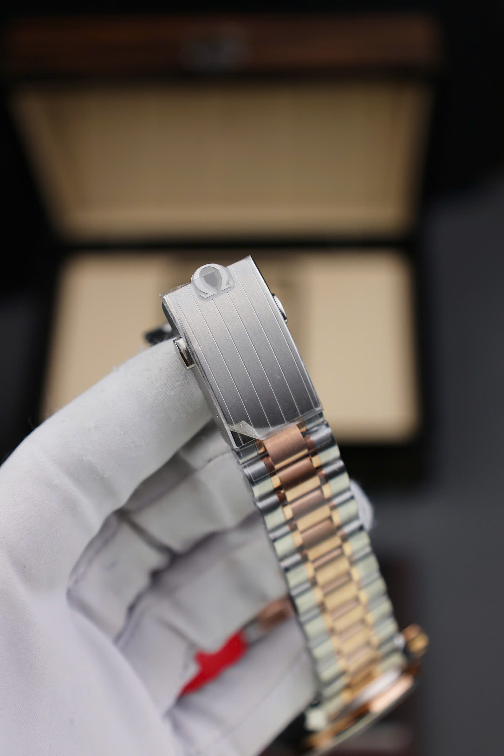 Đồng Hồ Omega Replica Cao Cấp Speedmaster Moonwatch Professional 40mm (5) Đồng Hồ Omega Replica Cao Cấp Speedmaster Moonwatch Professional 40mm (9)