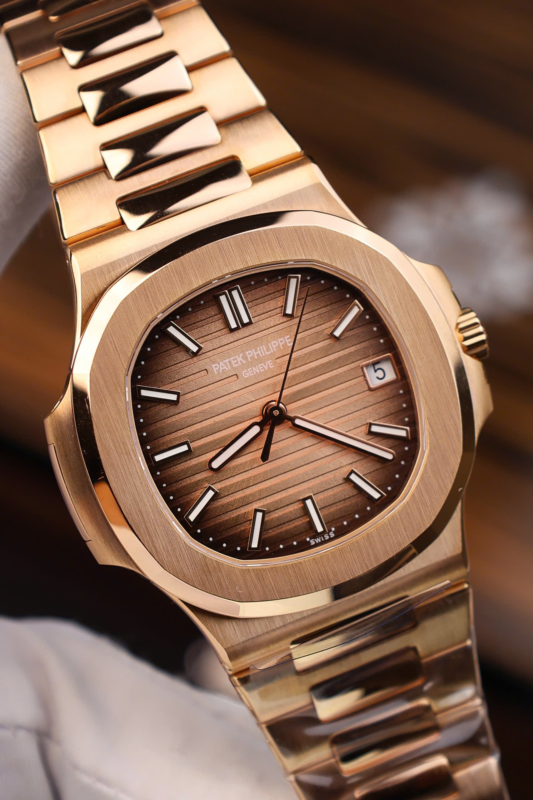 Đồng Hồ Patek Philippe Chế Tác Bọc Vàng 18K Nautilus 5711 Mặt Chocolate 3K Factory 40mm (3)