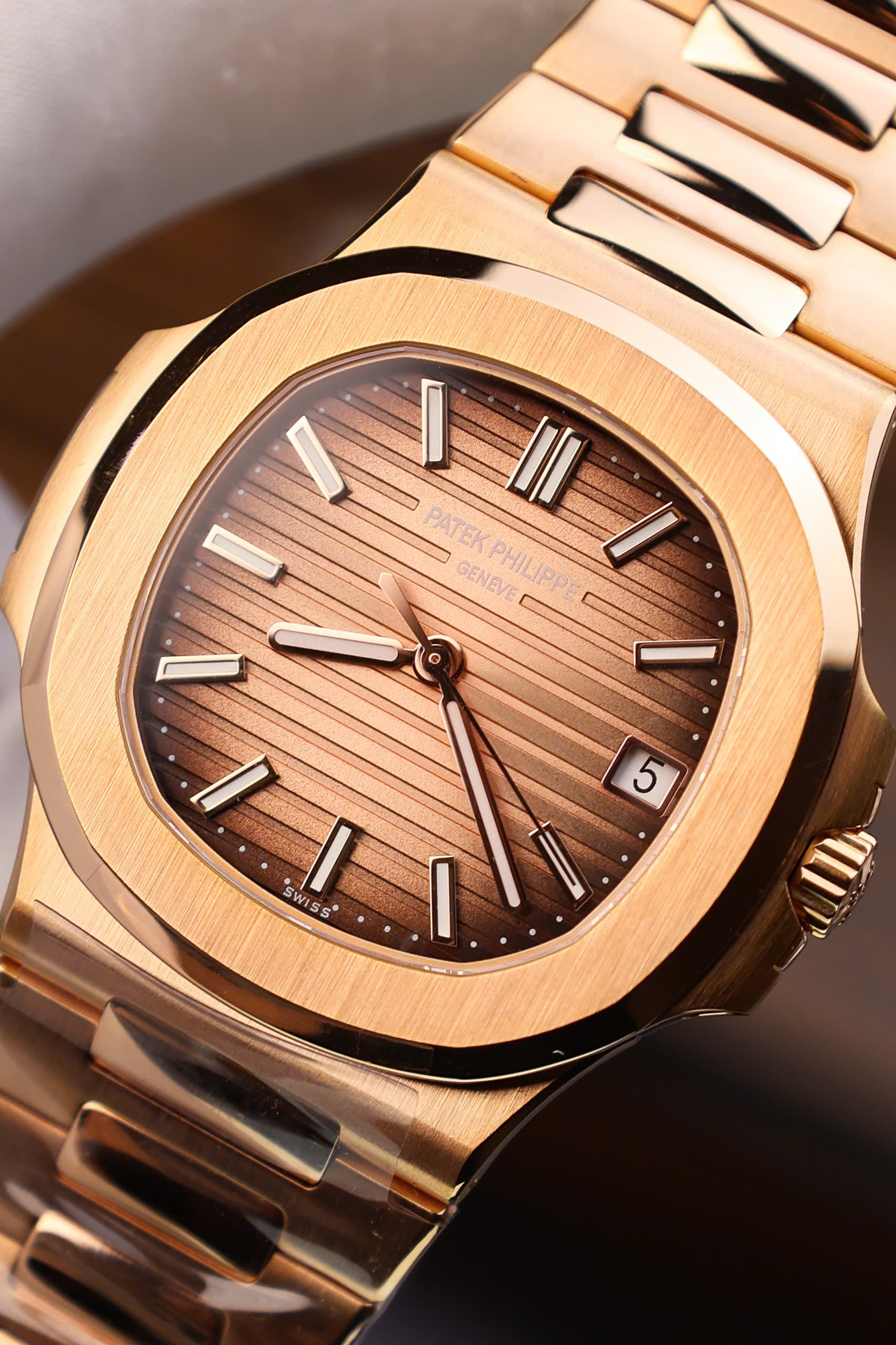 Đồng Hồ Patek Philippe Chế Tác Bọc Vàng 18K Nautilus 5711 Mặt Chocolate 3K Factory 40mm (5)