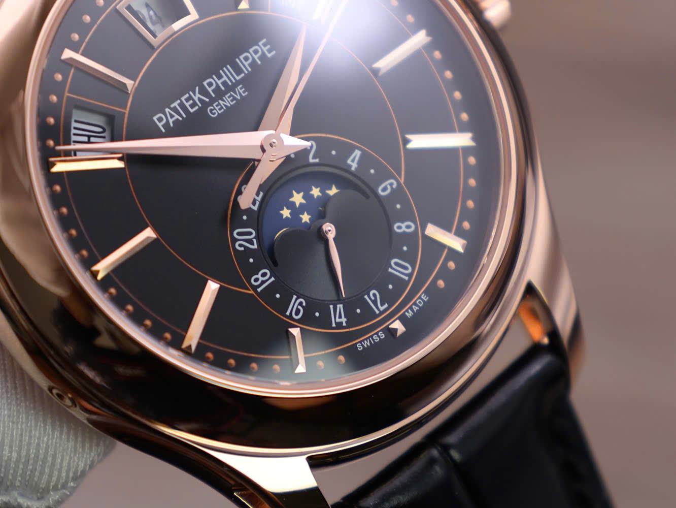 Đồng Hồ Patek Philippe Chế Tác Bọc Vàng Hồng 18K Complications 5205R Mặt Đen Xưởng KM 40mm (6) Đồng Hồ Patek Philippe Chế Tác Bọc Vàng Hồng 18K Complications 5205R Mặt Xanh Xưởng KM 40mm (1)
