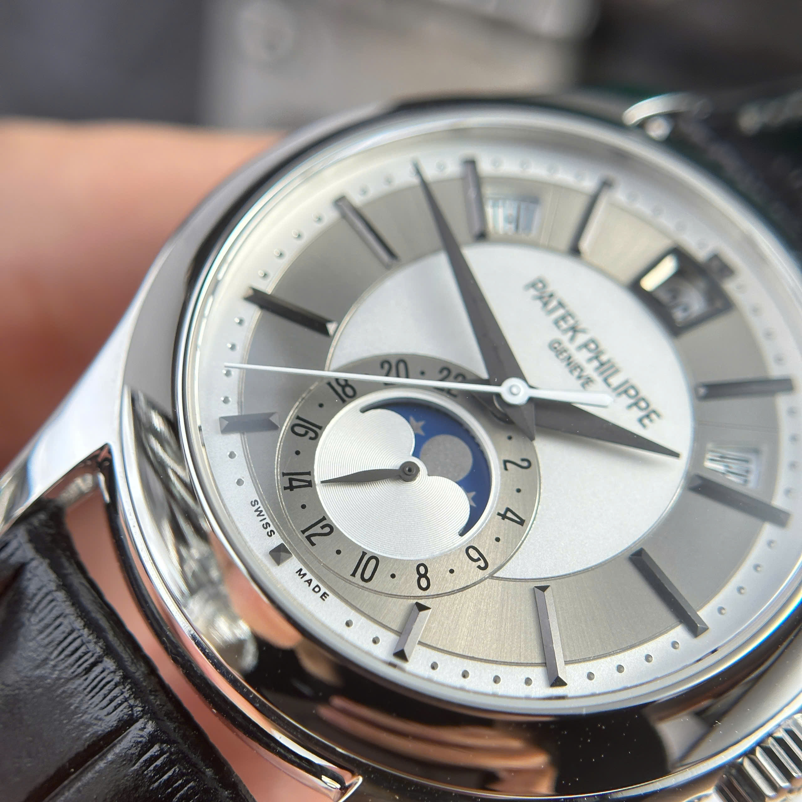 Đồng Hồ Patek Philippe Chế Tác Complications 5205G Mặt Xám Trắng Nhà Máy KM 40mm (8) Đồng Hồ Patek Philippe Chế Tác Complications 5205G Mặt Xám Trắng Nhà Máy KM 40mm (1)