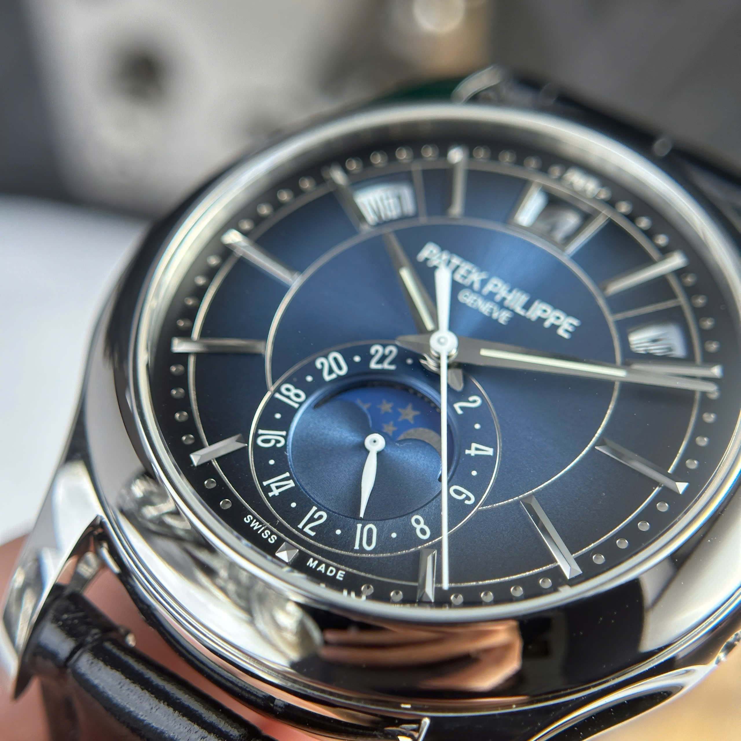 Đồng Hồ Patek Philippe Chế Tác Complications 5205G Mặt Xanh Dương Nhà Máy KM 40mm (7) Đồng Hồ Patek Philippe Chế Tác Complications 5205G Mặt Xanh Dương Nhà Máy KM 40mm (1)