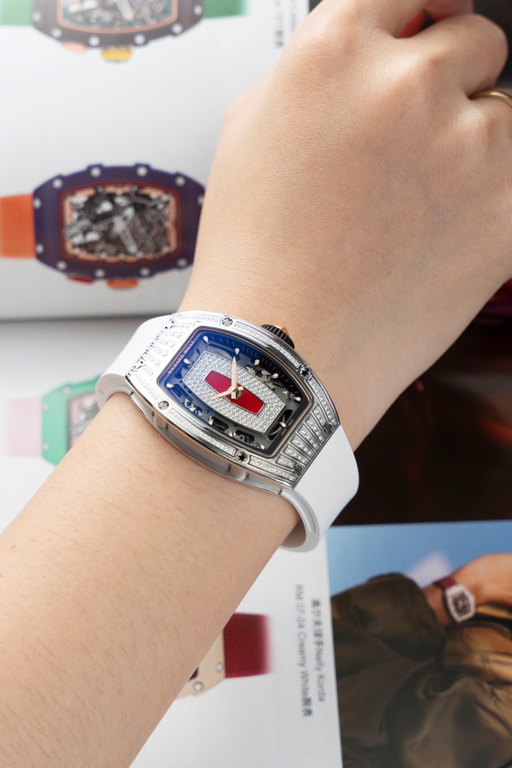 Đồng Hồ Richard Mille Rep 1 1 RM07-01 Nữ Đính Đá Dây Cao Su Trắng Xưởng ZF 32x46mm (12) Đồng Hồ Richard Mille Rep 1 1 RM07-01 Nữ Đính Đá Dây Cao Su Trắng Xưởng ZF 32x46mm (2)