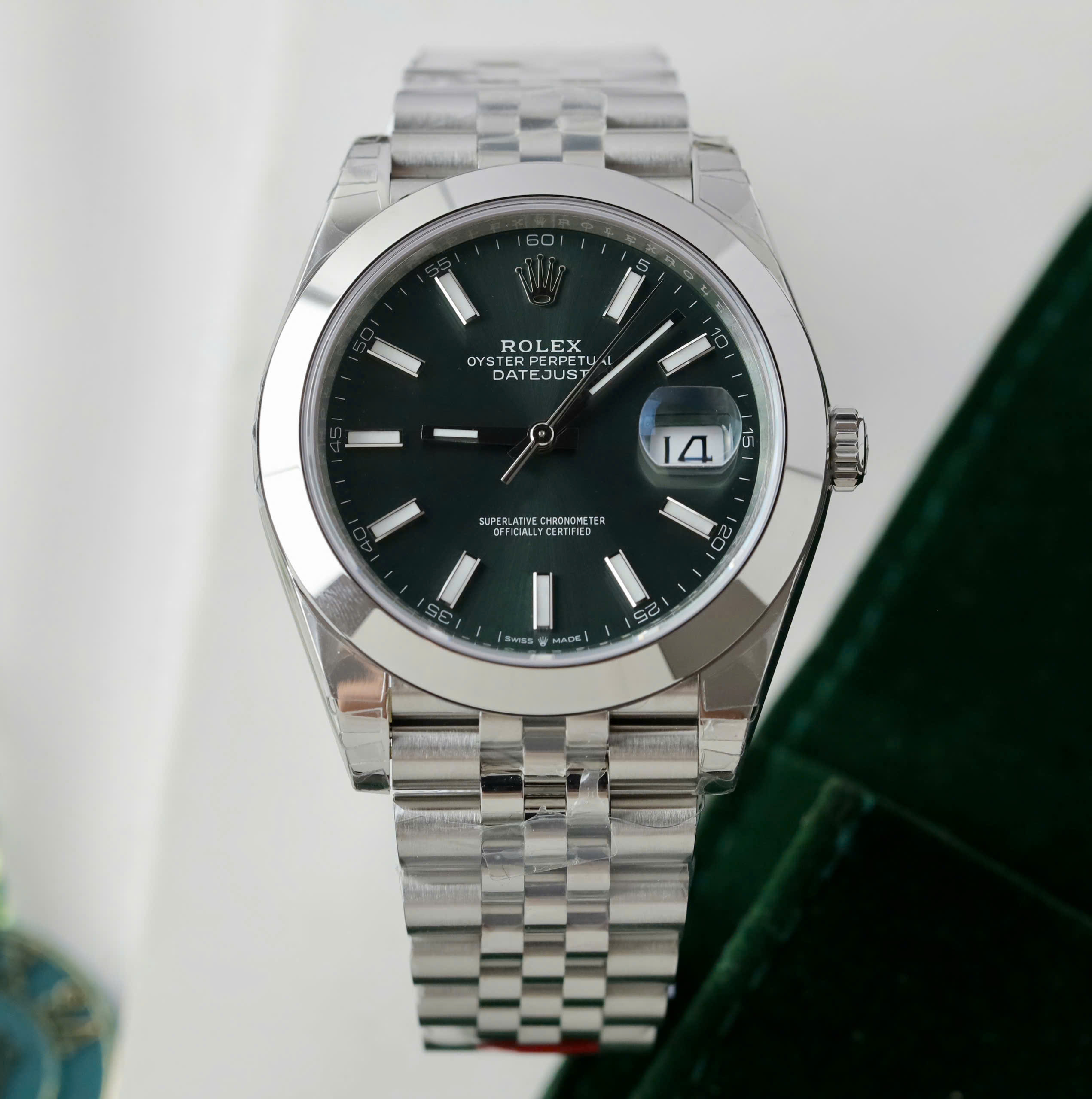Đồng Hồ Rolex 1 1 DateJust 125300 Mặt Xanh Lá Cây Viền Trơn Nhà Máy VS Chế Tác 41mm (1)