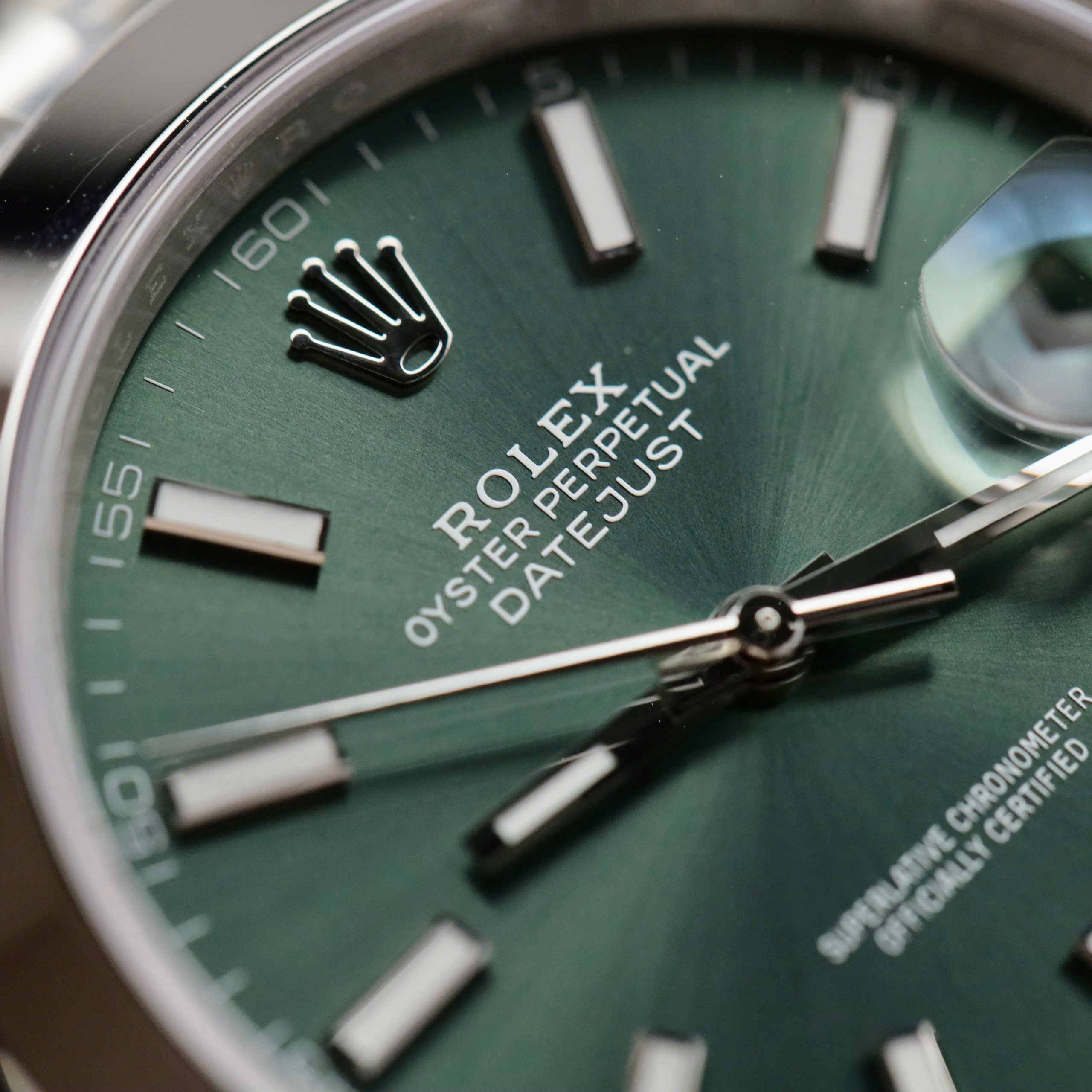 Đồng Hồ Rolex 1 1 DateJust 125300 Mặt Xanh Lá Cây Viền Trơn Nhà Máy VS Chế Tác 41mm (2)