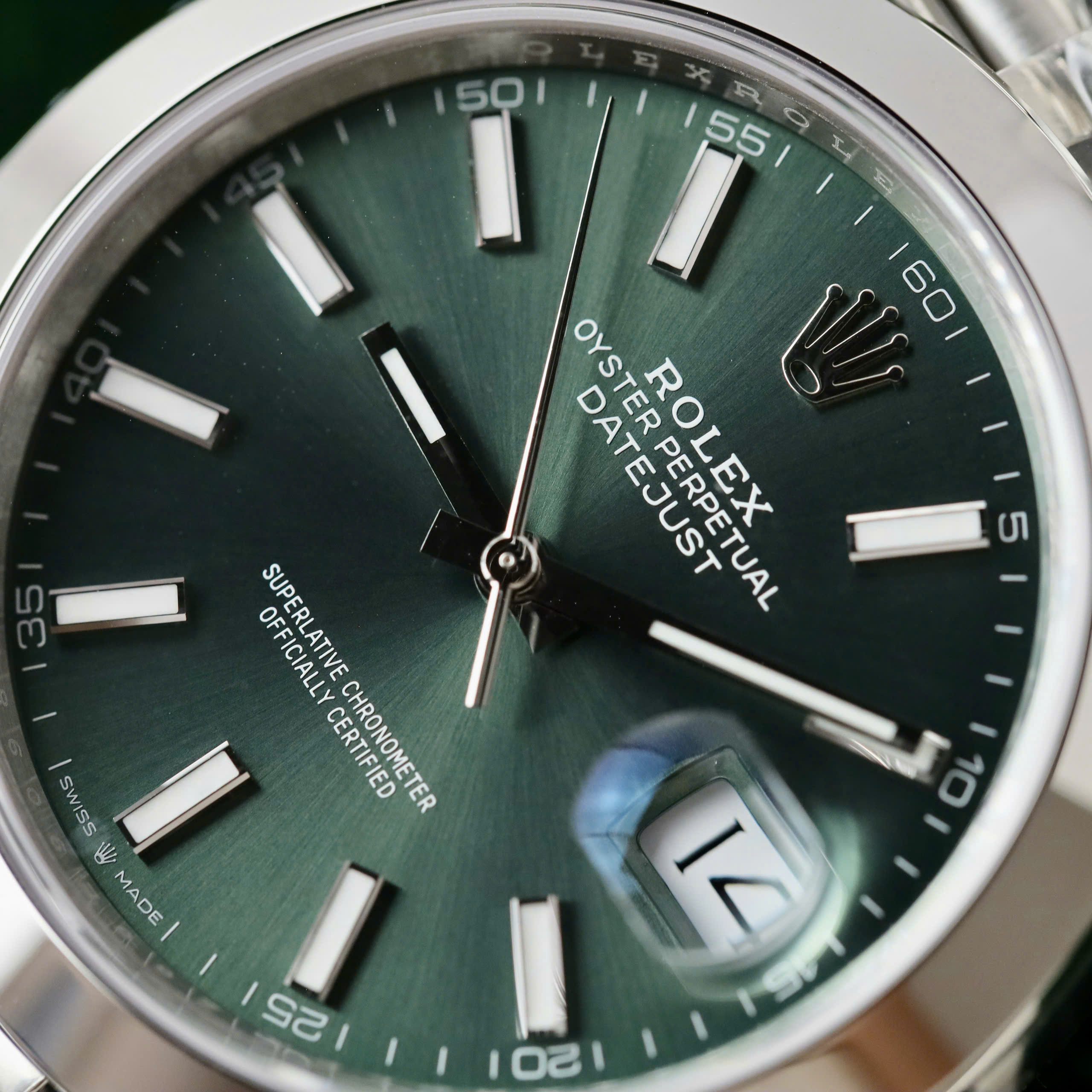 Đồng Hồ Rolex 1 1 DateJust 125300 Mặt Xanh Lá Cây Viền Trơn Nhà Máy VS Chế Tác 41mm (4) Đồng Hồ Rolex 1 1 DateJust 125300 Mặt Xanh Lá Cây Viền Trơn Nhà Máy VS Chế Tác 41mm (4)