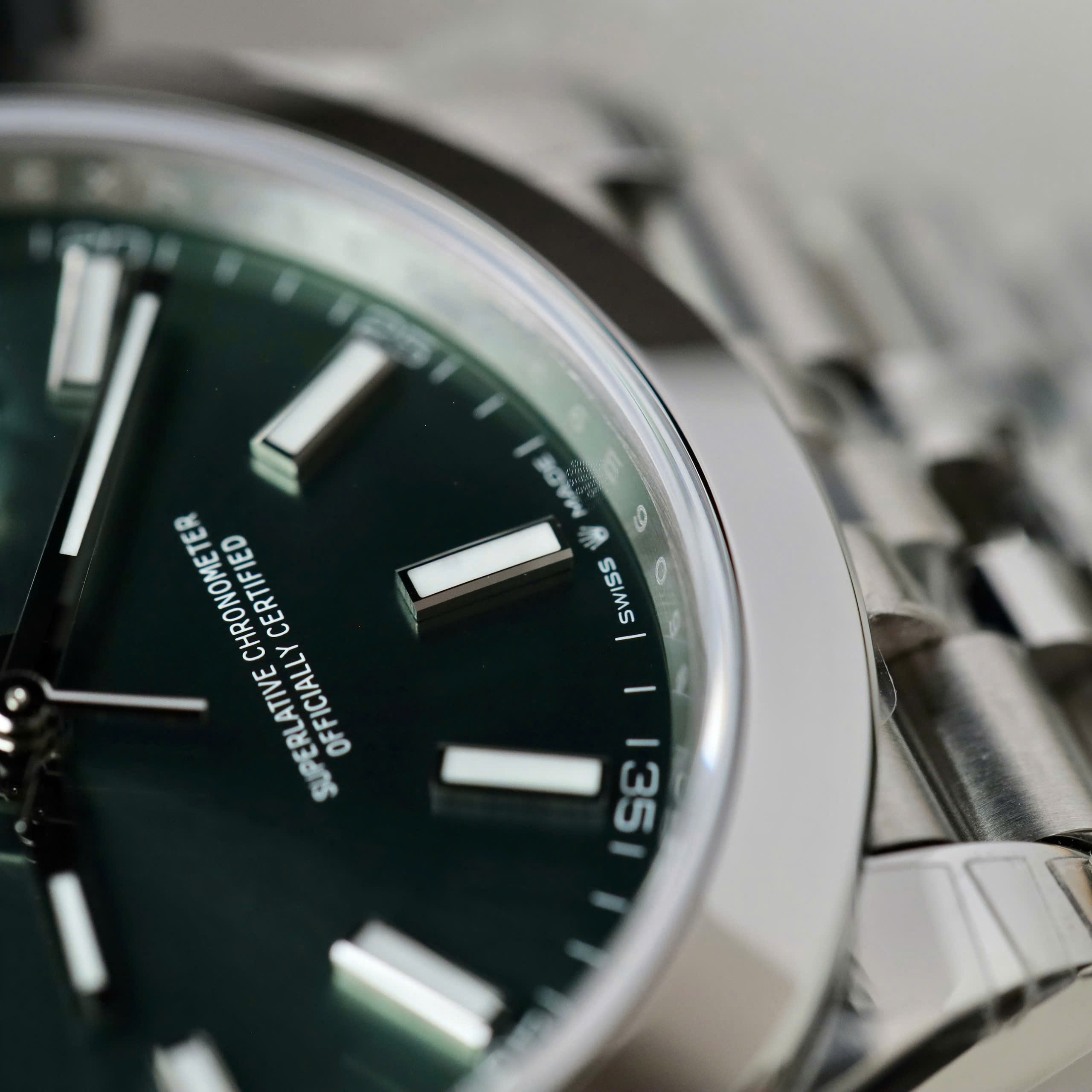 Đồng Hồ Rolex 1 1 DateJust 125300 Mặt Xanh Lá Cây Viền Trơn Nhà Máy VS Chế Tác 41mm (6)