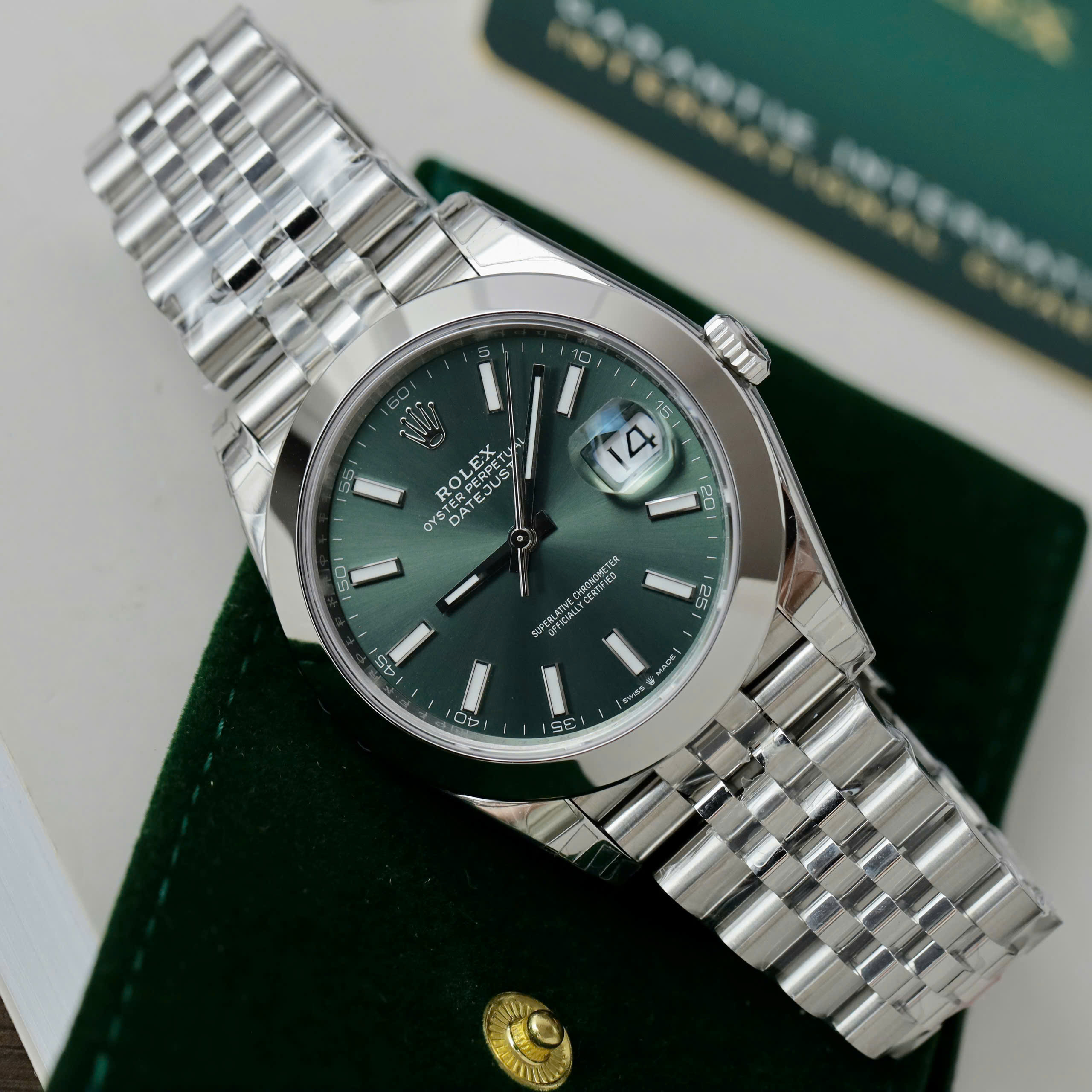 Đồng Hồ Rolex 1 1 DateJust 125300 Mặt Xanh Lá Cây Viền Trơn Nhà Máy VS Chế Tác 41mm (7)