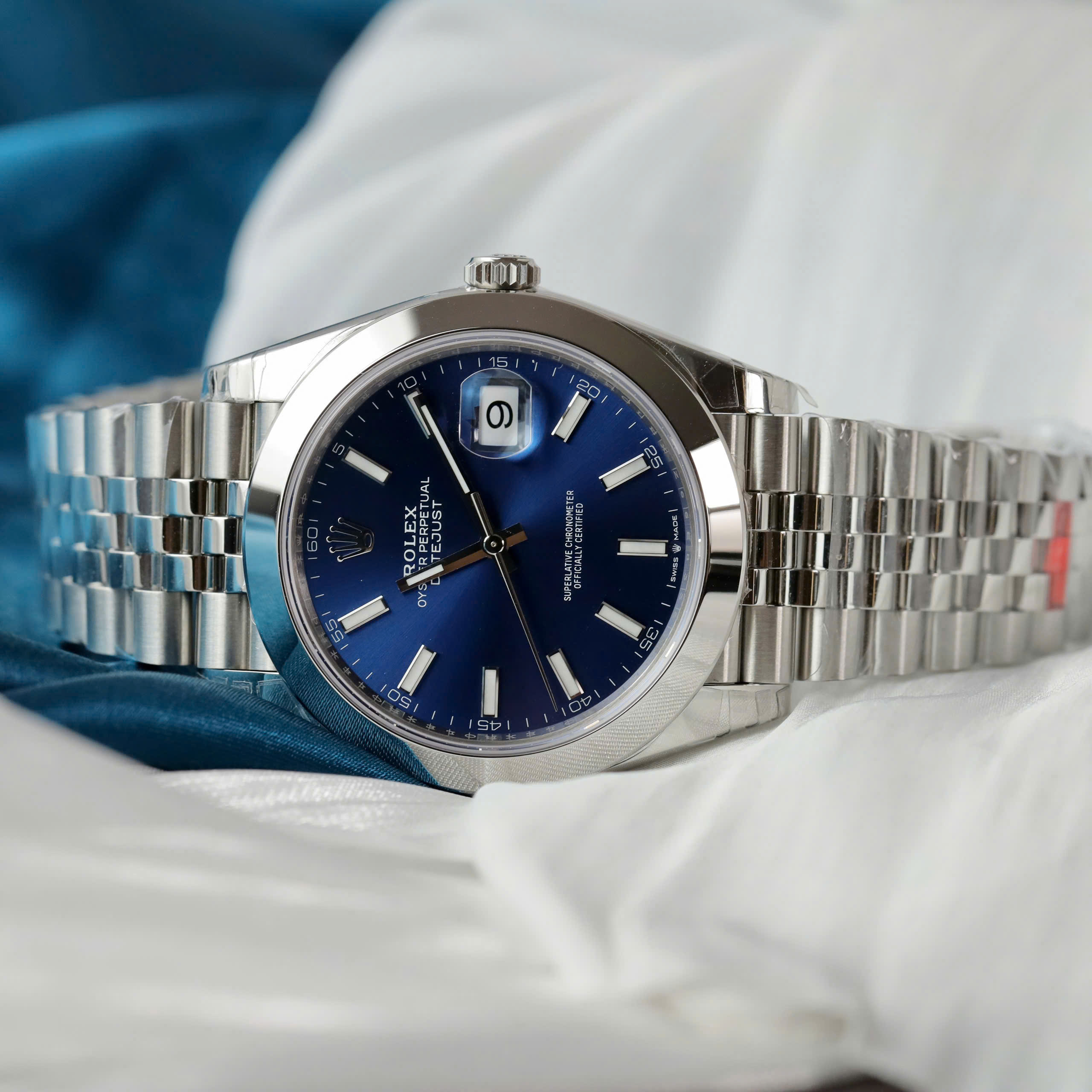 Đồng Hồ Rolex 1 1 DateJust 126300 Mặt Xanh Dương Viền Trơn Nhà Máy VS Chế Tác 41mm (2) Đồng Hồ Rolex 1 1 DateJust 126300 Mặt Xanh Dương Viền Trơn Nhà Máy VS Chế Tác 41mm (3)