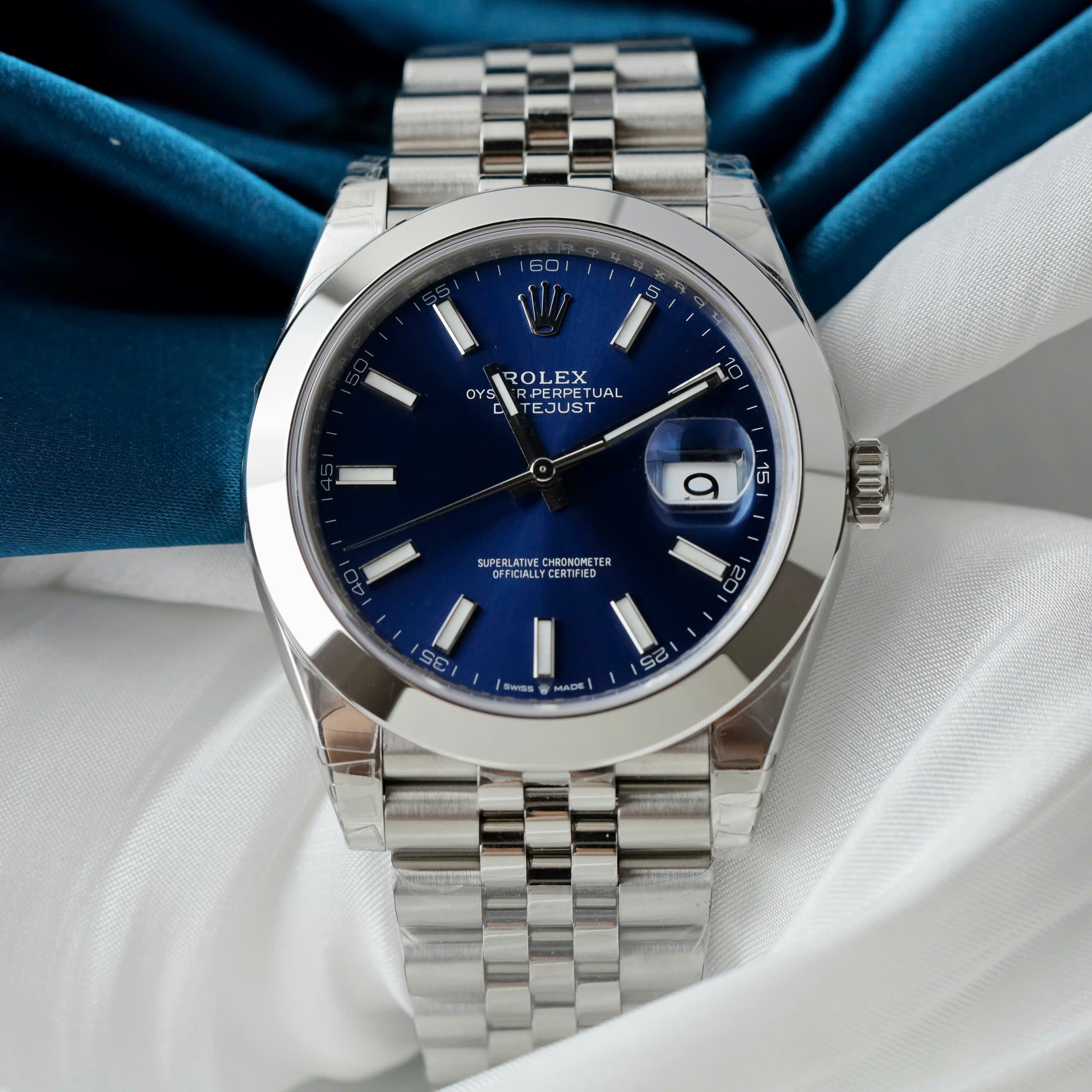 Đồng Hồ Rolex 1 1 DateJust 126300 Mặt Xanh Dương Viền Trơn Nhà Máy VS Chế Tác 41mm (8) Đồng Hồ Rolex 1 1 DateJust 126300 Mặt Xanh Dương Viền Trơn Nhà Máy VS Chế Tác 41mm (3)