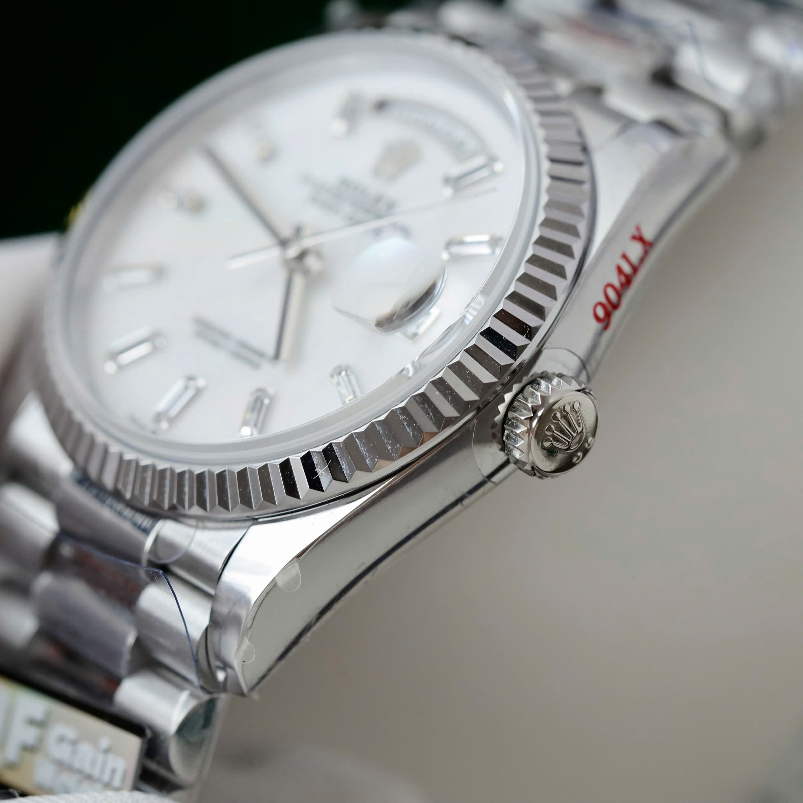 Đồng Hồ Rolex 1 1 Day-Date 128239-0065 Mặt Xà Cừ Đính Đá Nhà Máy QF New 2025 36mm (1) Đồng Hồ Rolex 1 1 Day-Date 128239-0065 Mặt Xà Cừ Đính Đá Nhà Máy QF New 2025 36mm (1)