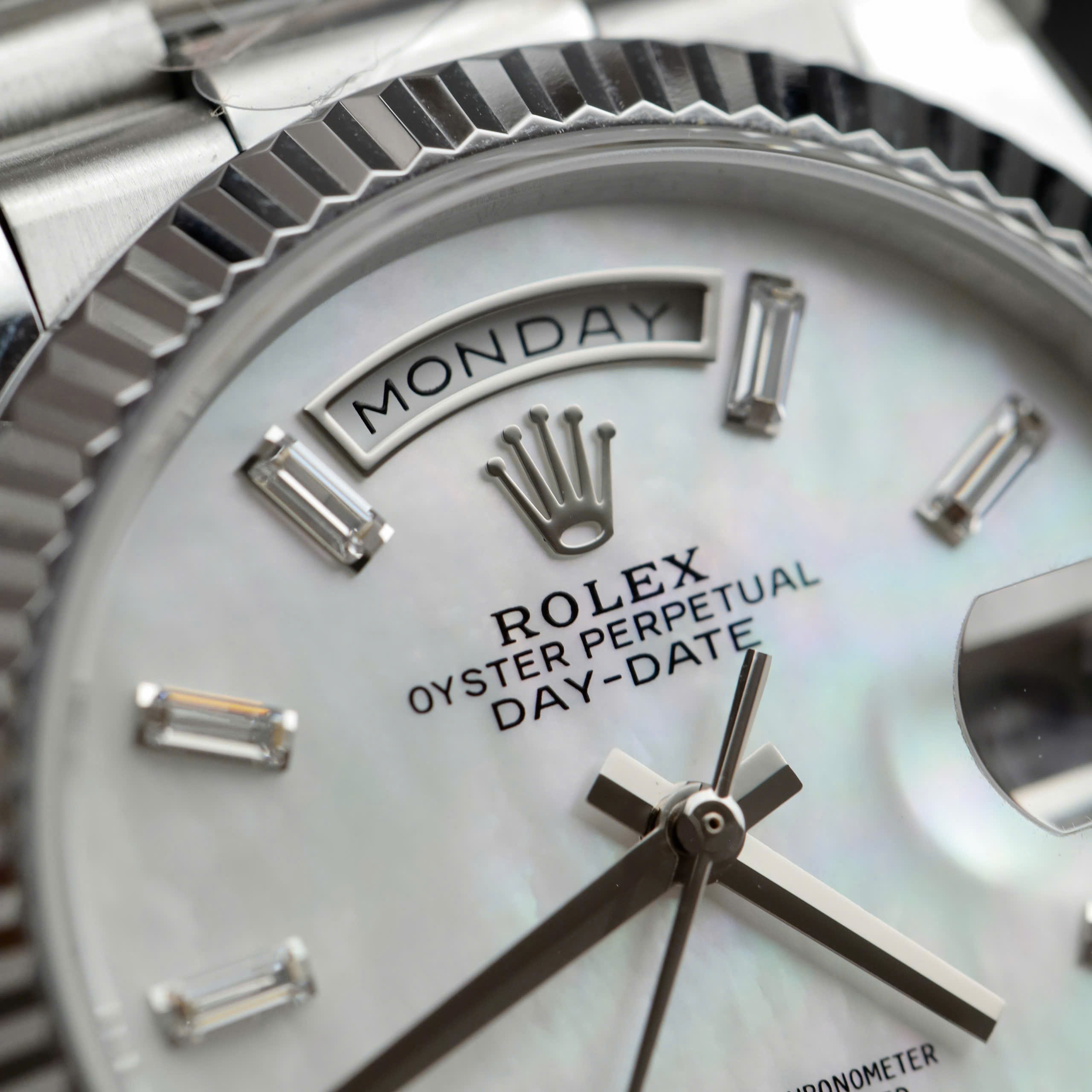 Đồng Hồ Rolex 1 1 Day-Date 128239-0065 Mặt Xà Cừ Đính Đá Nhà Máy QF New 2025 36mm (2)