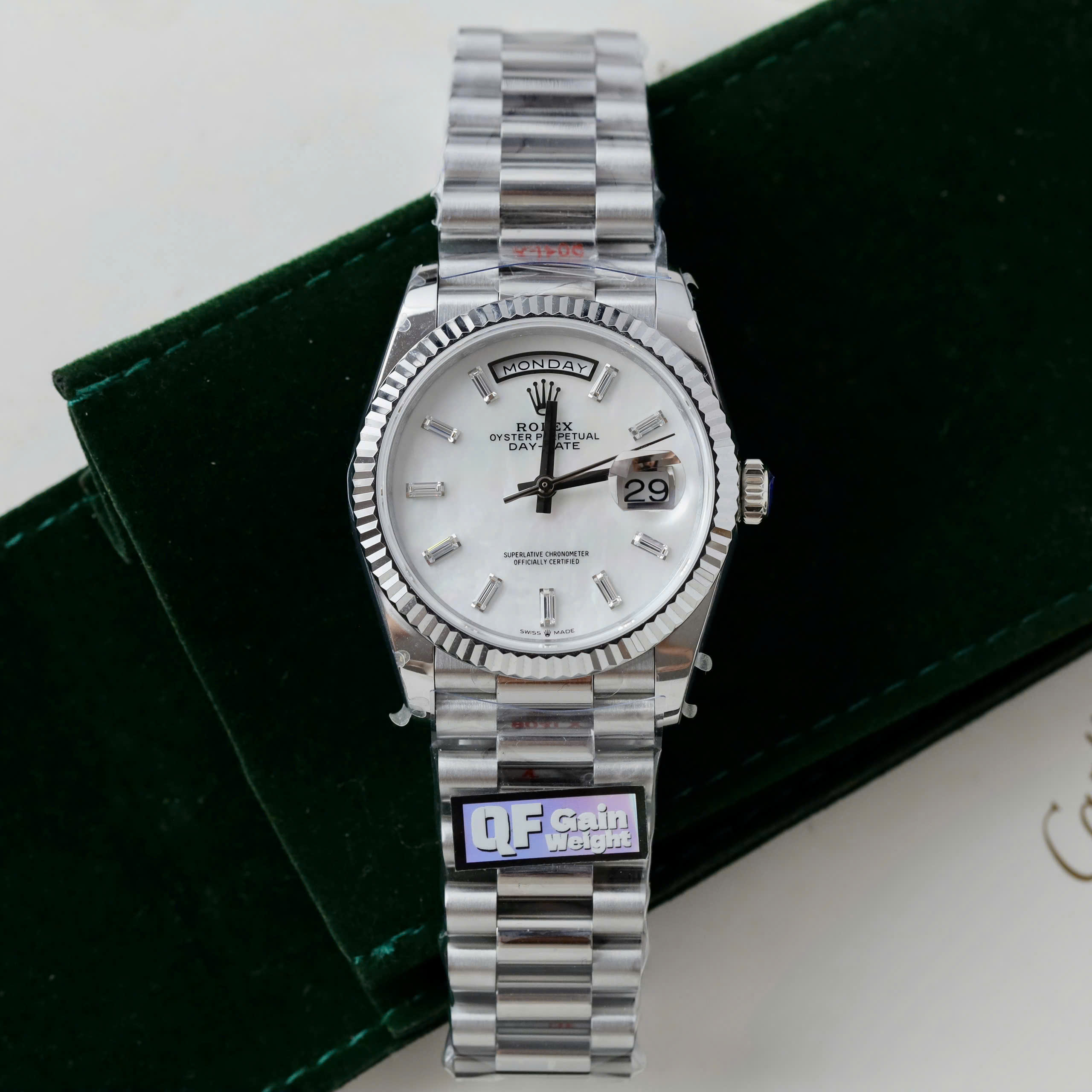 Đồng Hồ Rolex 1 1 Day-Date 128239-0065 Mặt Xà Cừ Đính Đá Nhà Máy QF New 2025 36mm (8) Đồng Hồ Rolex 1 1 Day-Date 128239-0065 Mặt Xà Cừ Đính Đá Nhà Máy QF New 2025 36mm (1)