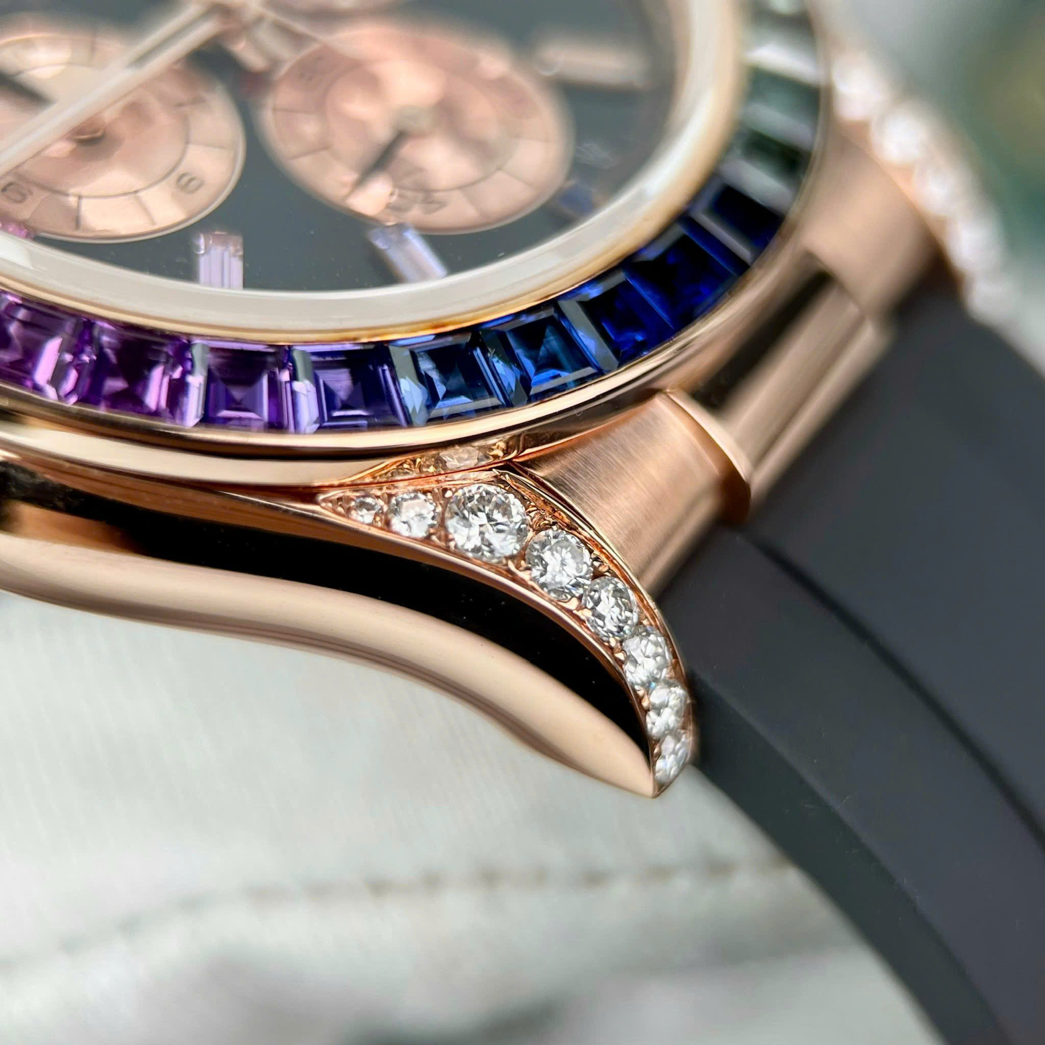 Đồng Hồ Rolex 1 1 Daytona 116595RBOW Rainbow Bọc Vàng Đính Đá Quý Nhân Tạo 40mm (10) Đồng Hồ Rolex 1 1 Daytona 116595RBOW Rainbow Bọc Vàng Đính Đá Quý Nhân Tạo 40mm (10)