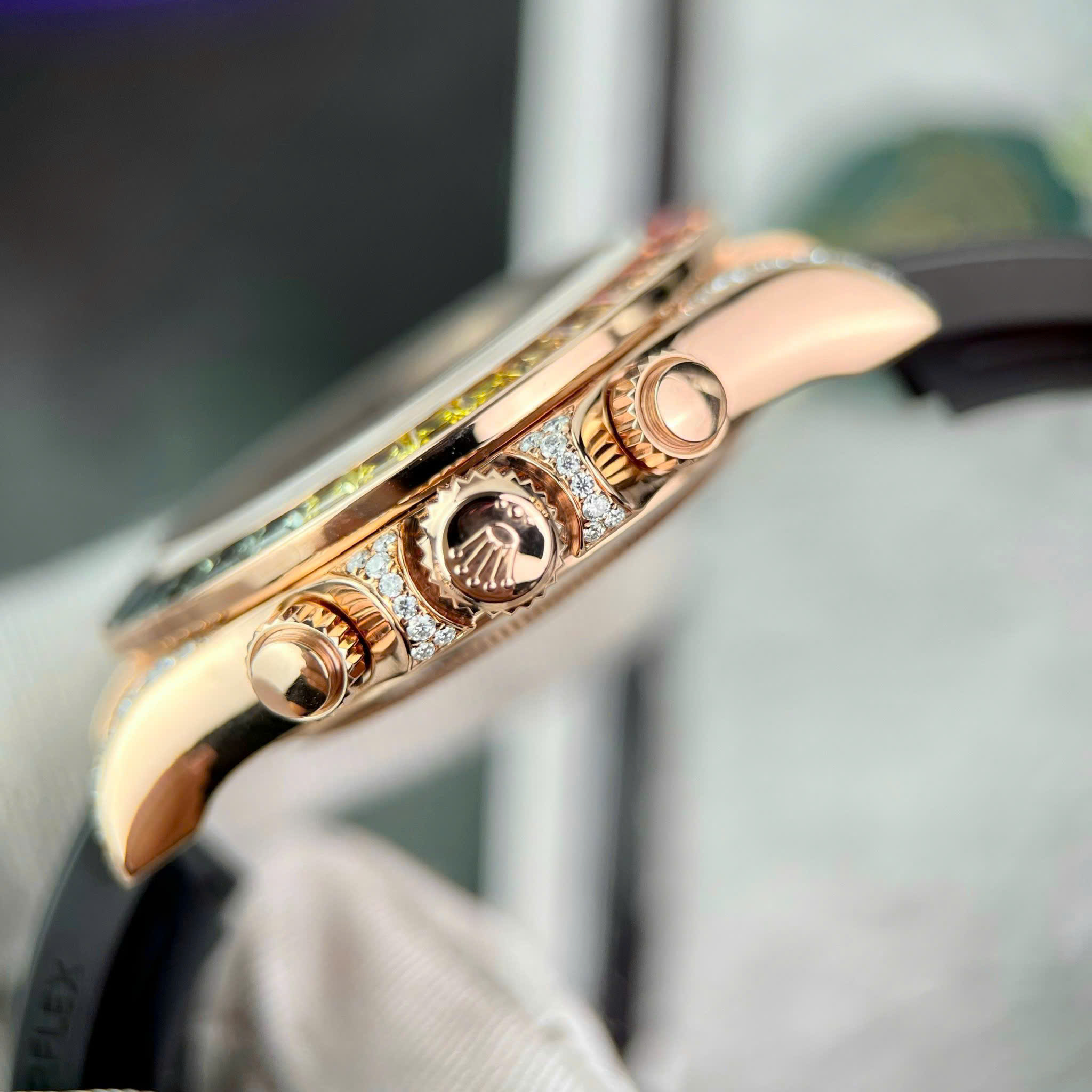 Đồng Hồ Rolex 1 1 Daytona 116595RBOW Rainbow Bọc Vàng Đính Đá Quý Nhân Tạo 40mm (12) Đồng Hồ Rolex 1 1 Daytona 116595RBOW Rainbow Bọc Vàng Đính Đá Quý Nhân Tạo 40mm (10)