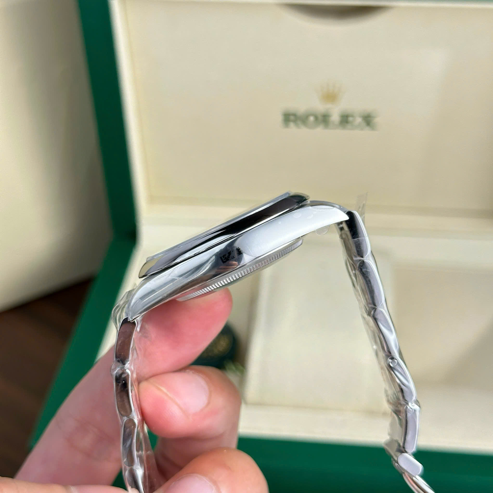 Đồng Hồ Rolex Chế Tác Oyster Perpetual 124300 Mặt Số Bạc Nhà Máy Clean 41mm (6) Đồng Hồ Rolex Chế Tác Oyster Perpetual 124300 Mặt Số Bạc Nhà Máy Clean 41mm (3)