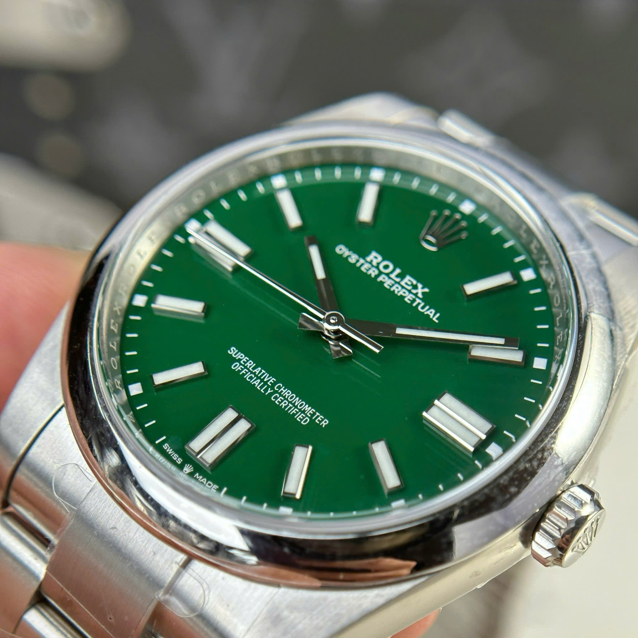 Đồng Hồ Rolex Chế Tác Oyster Perpetual 124300 Mặt Số Xanh Lá Nhà Máy Clean 41mm (1) Đồng Hồ Rolex Chế Tác Oyster Perpetual 124300 Mặt Số Xanh Lá Nhà Máy Clean 41mm (5)