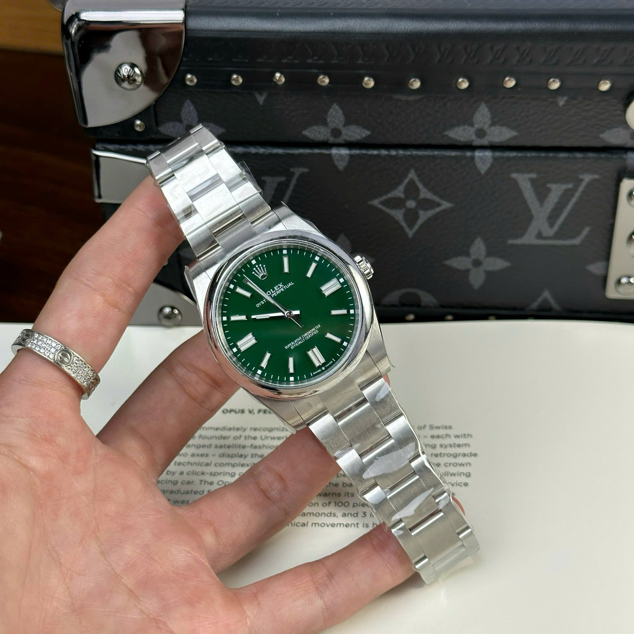 Đồng Hồ Rolex Chế Tác Oyster Perpetual 124300 Mặt Số Xanh Lá Nhà Máy Clean 41mm (11) Đồng Hồ Rolex Chế Tác Oyster Perpetual 124300 Mặt Số Xanh Lá Nhà Máy Clean 41mm (5)