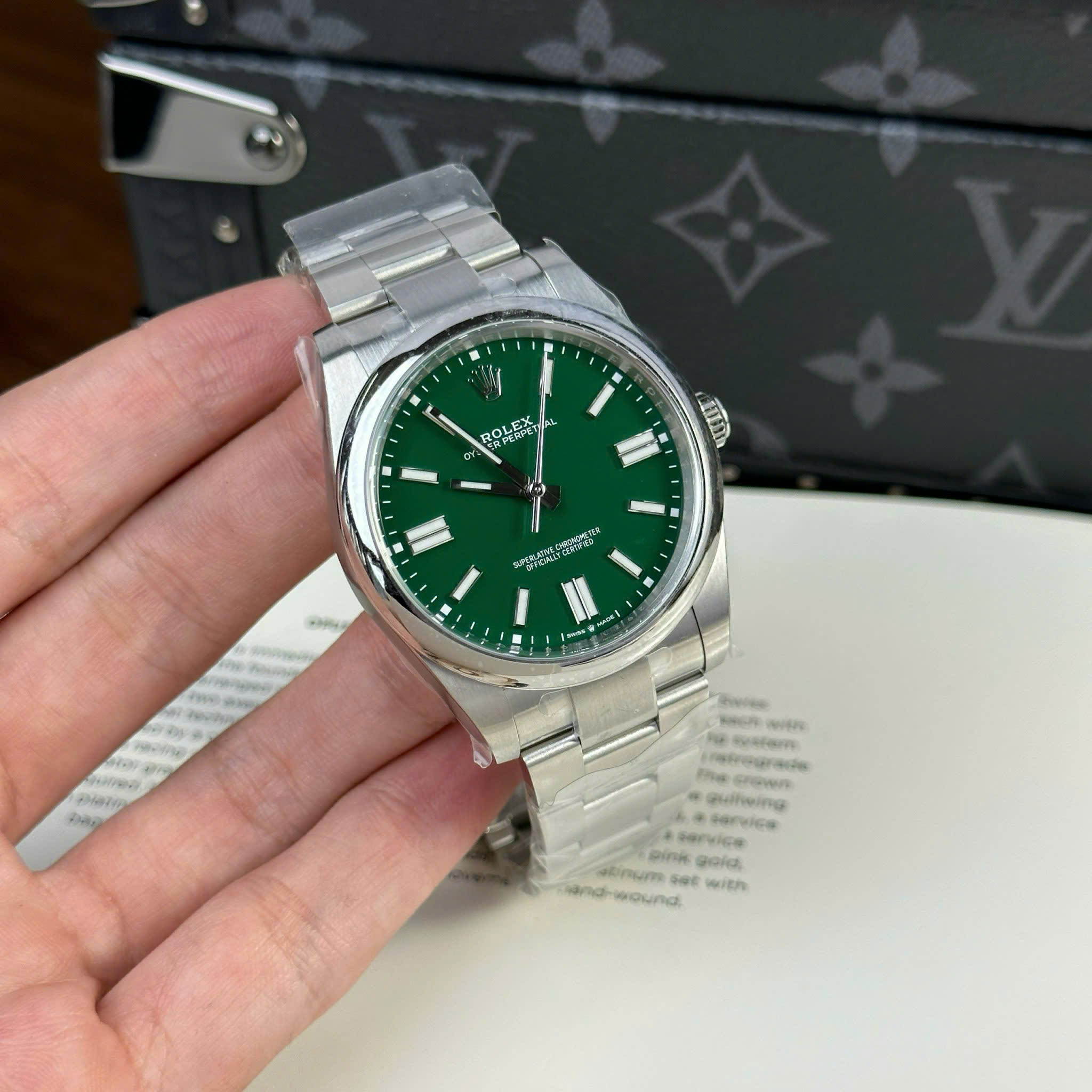 Đồng Hồ Rolex Chế Tác Oyster Perpetual 124300 Mặt Số Xanh Lá Nhà Máy Clean 41mm (2) Đồng Hồ Rolex Chế Tác Oyster Perpetual 124300 Mặt Số Xanh Lá Nhà Máy Clean 41mm (5)