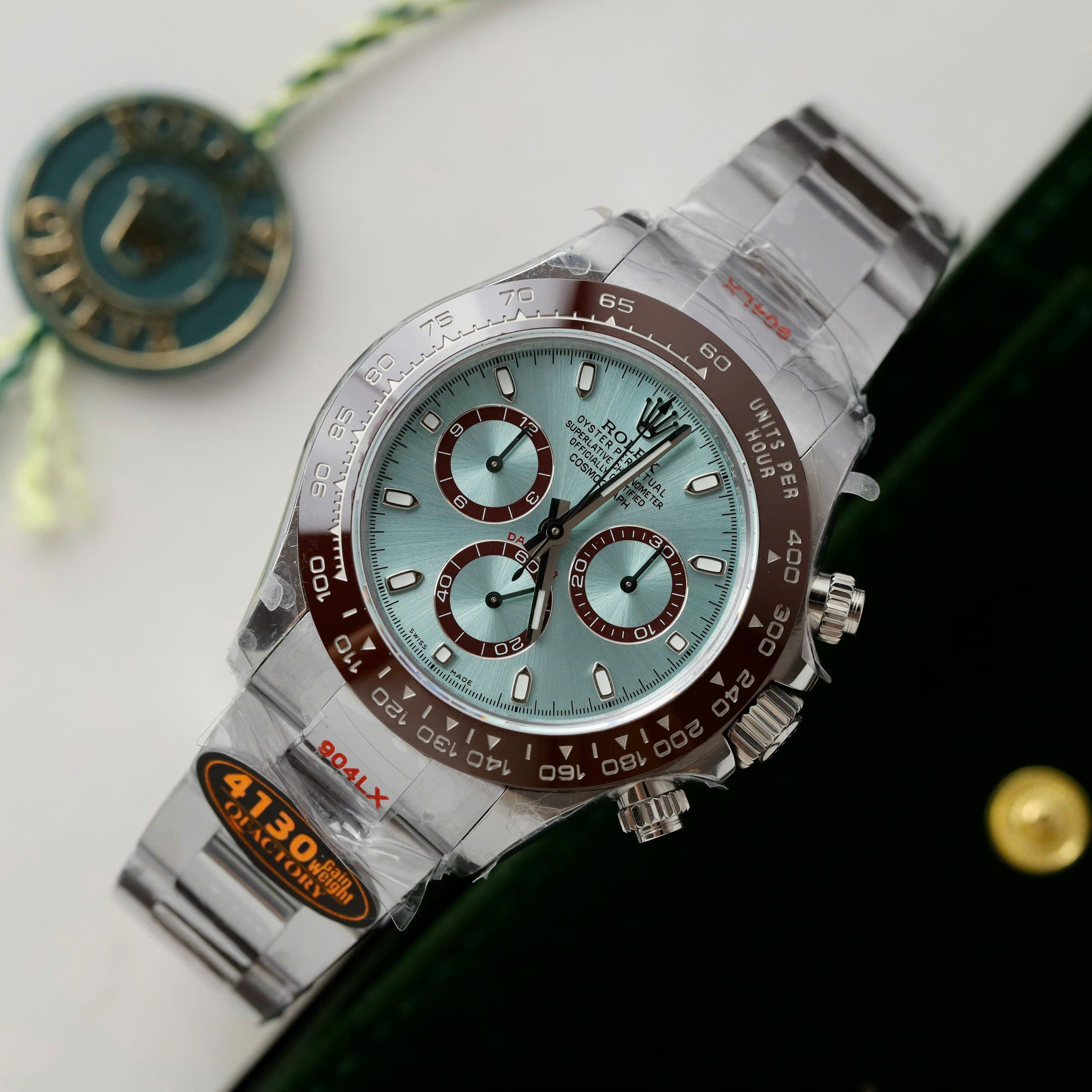 Đồng Hồ Rolex Cosmograph Daytona 116506LN Mặt Xanh Băng 182 Grams Xưởng QF 40mm (9) Đồng Hồ Rolex Cosmograph Daytona 116506LN Mặt Xanh Băng 182 Grams Xưởng QF 40mm (9)