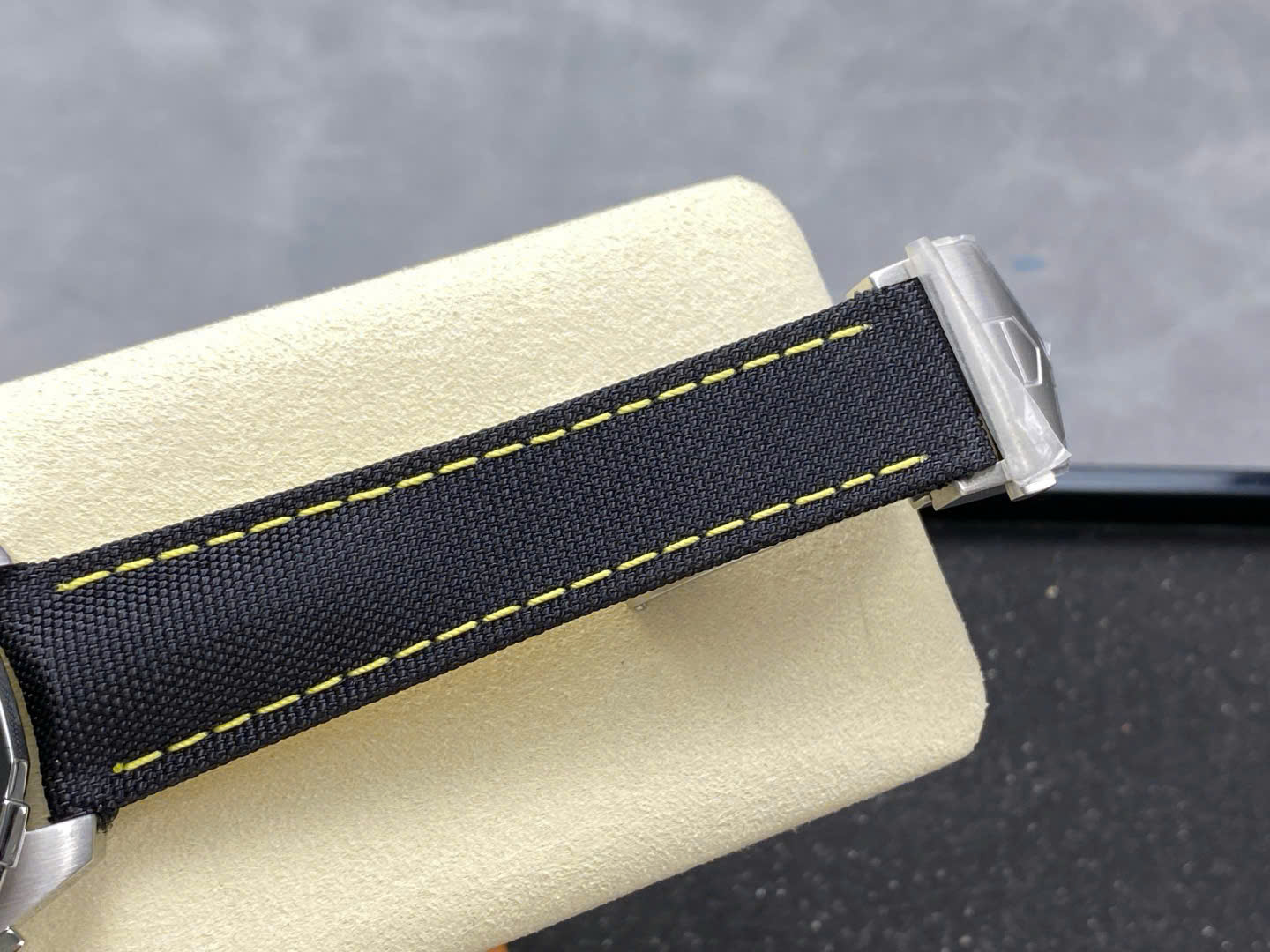 Đồng Hồ TAG Heuer Aquaracer Replica Cao Cấp Nhất Dây Da Đen 43mm (1) Đồng Hồ TAG Heuer Aquaracer Replica Cao Cấp Nhất Dây Da Đen 43mm (9)