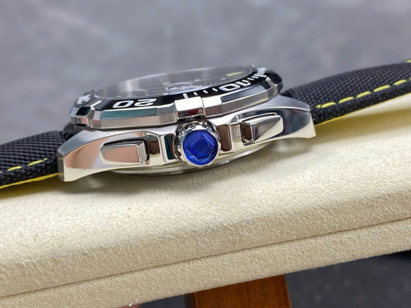 Đồng Hồ TAG Heuer Aquaracer Replica Cao Cấp Nhất Dây Da Đen 43mm (7) Đồng Hồ TAG Heuer Aquaracer Replica Cao Cấp Nhất Dây Da Đen 43mm (9)