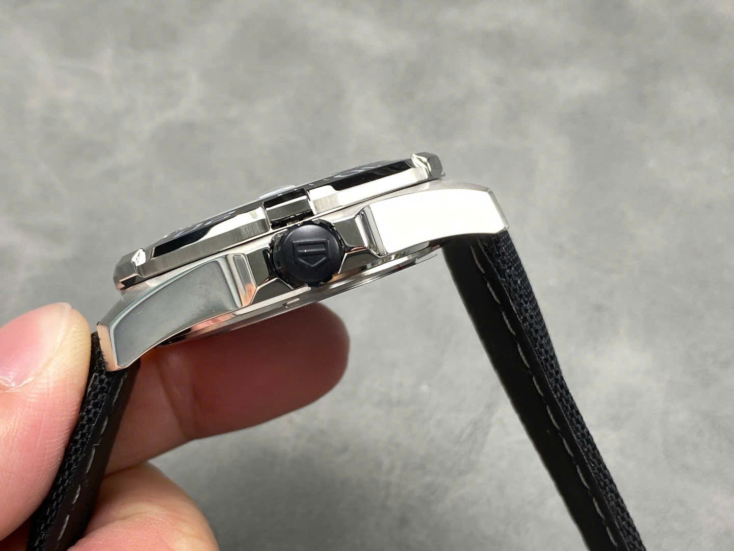 Đồng Hồ Tag Heuer Aquaracer WAY201J.FC6370 Calibre 5 Replica Cao Cấp 43mm (7) Đồng Hồ Tag Heuer Aquaracer WAY201J.FC6370 Calibre 5 Replica Cao Cấp 43mm (9)