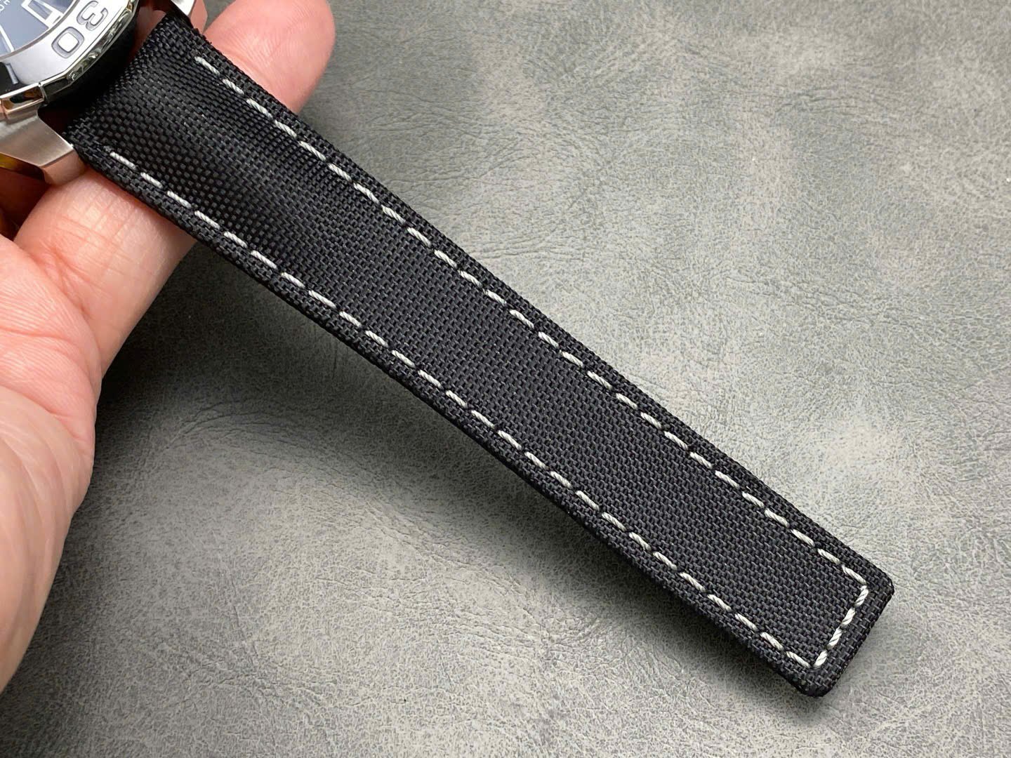 Đồng Hồ Tag Heuer Aquaracer WAY201J.FC6370 Calibre 5 Replica Cao Cấp 43mm (8) Đồng Hồ Tag Heuer Aquaracer WAY201J.FC6370 Calibre 5 Replica Cao Cấp 43mm (9)1