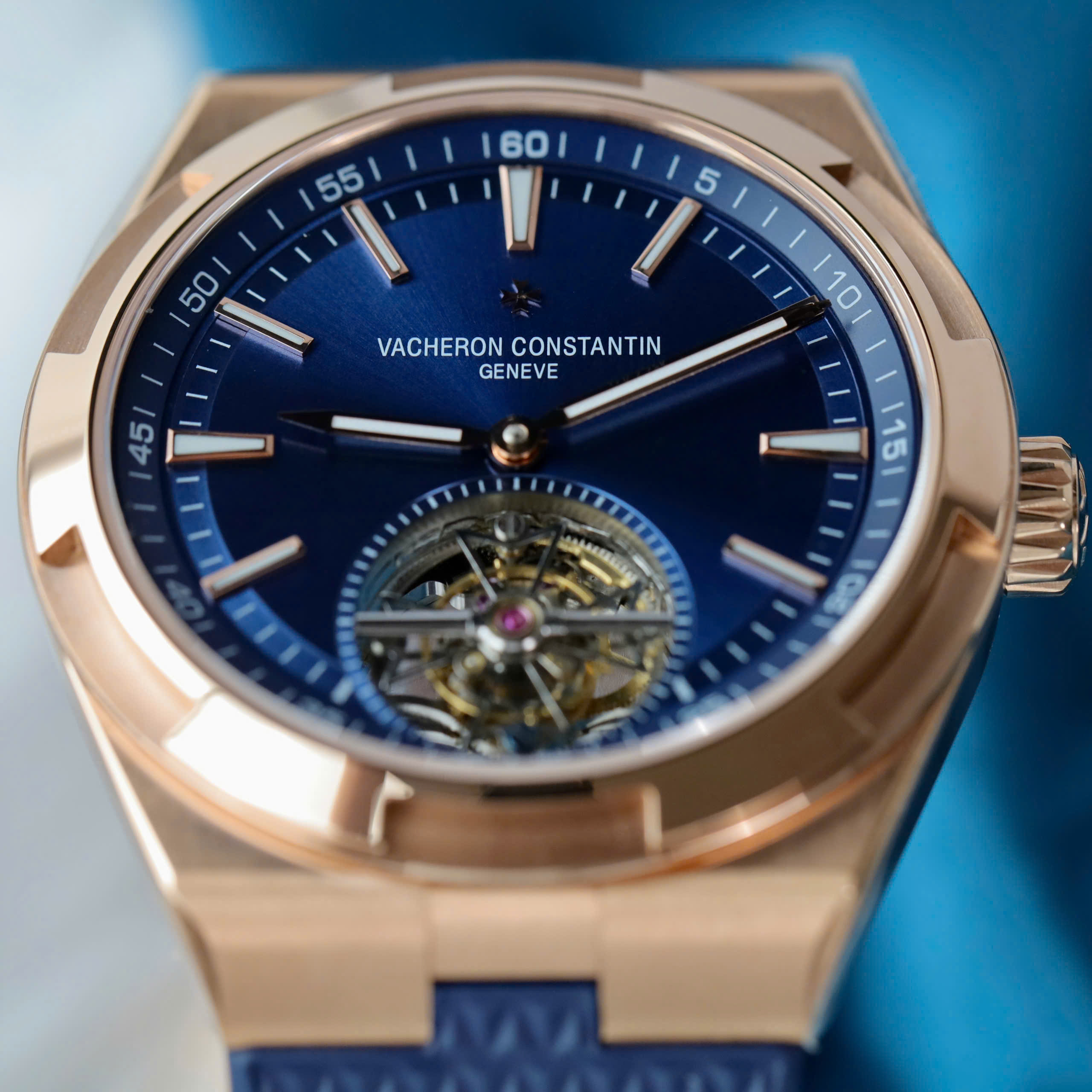 Đồng Hồ Vacheron Constantin Chế Tác Overseas 6000V Tourbillon Vàng Hồng Xưởng BBR 42,5mm (10) Đồng Hồ Vacheron Constantin Chế Tác Overseas 6000V Tourbillon Vàng Hồng Xưởng BBR 42,5mm (2)