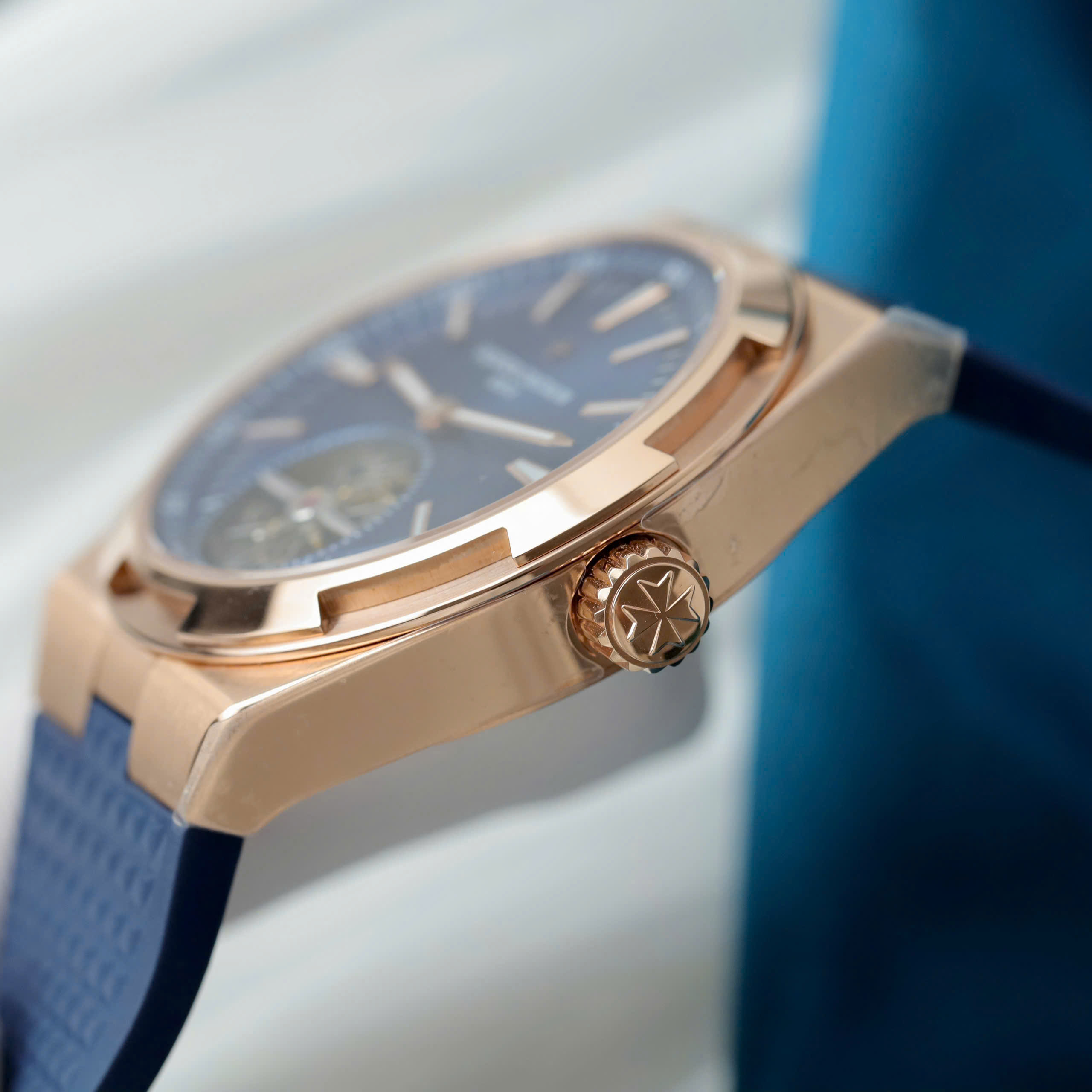 Đồng Hồ Vacheron Constantin Chế Tác Overseas 6000V Tourbillon Vàng Hồng Xưởng BBR 42,5mm (4) Đồng Hồ Vacheron Constantin Chế Tác Overseas 6000V Tourbillon Vàng Hồng Xưởng BBR 42,5mm (2)