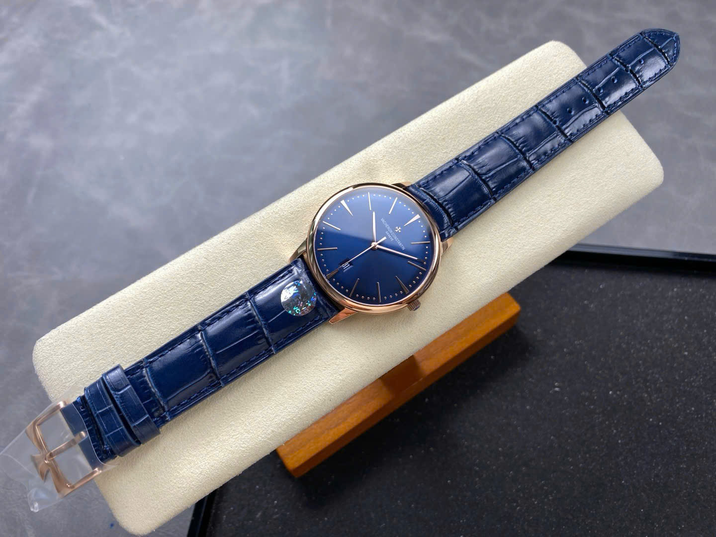 Đồng Hồ Vacheron Constantin Patrimony 85180 Rose Gold Màu Xanh Dương Rep 11 Nhà Máy VS+ 40mm (3) Đồng Hồ Vacheron Constantin Patrimony 85180 Rose Gold Màu Xanh Dương Rep 11 Nhà Máy VS+ 40mm (1)