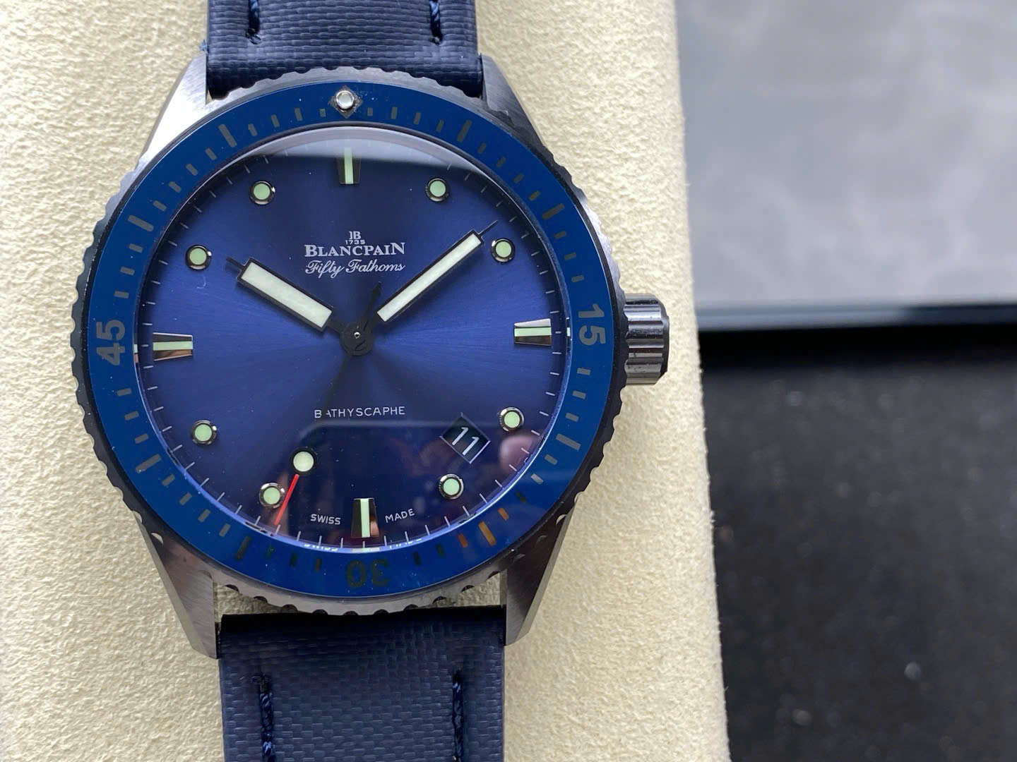 Đồng hồ Blancpain Fifty Fathoms Bathyscaphe 5000A Gốm Đen Mặt Xanh Xưởng GFF 44mm (1) Đồng hồ Blancpain Fifty Fathoms Bathyscaphe 5000A Gốm Đen Mặt Xanh Xưởng GFF 44mm (1)