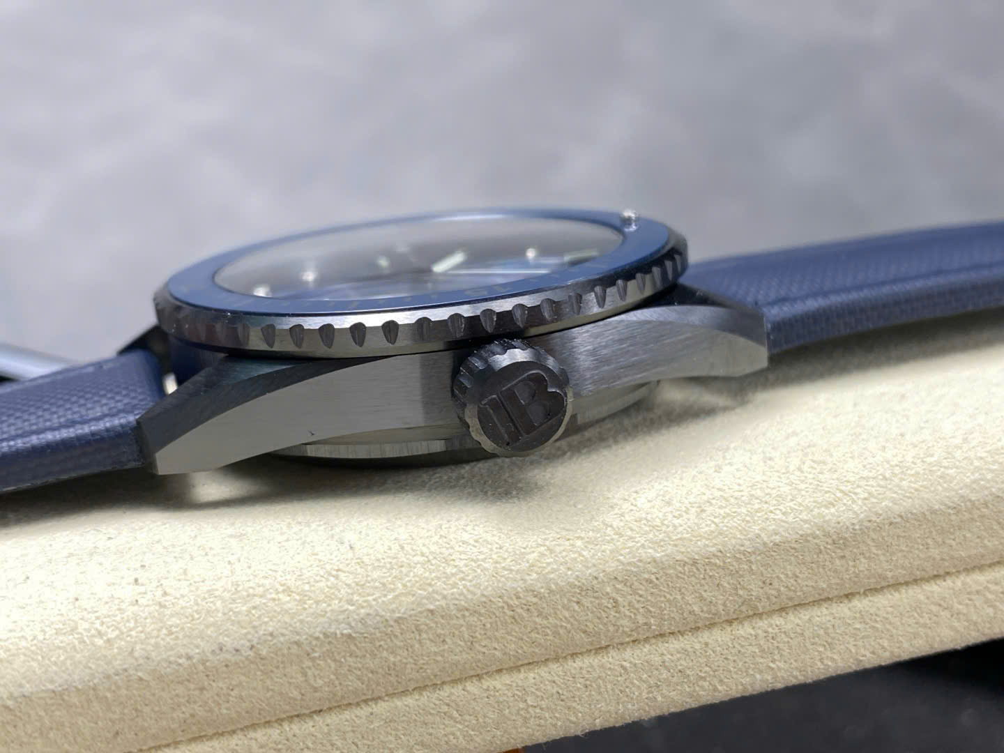 Đồng hồ Blancpain Fifty Fathoms Bathyscaphe 5000A Gốm Đen Mặt Xanh Xưởng GFF 44mm (10)