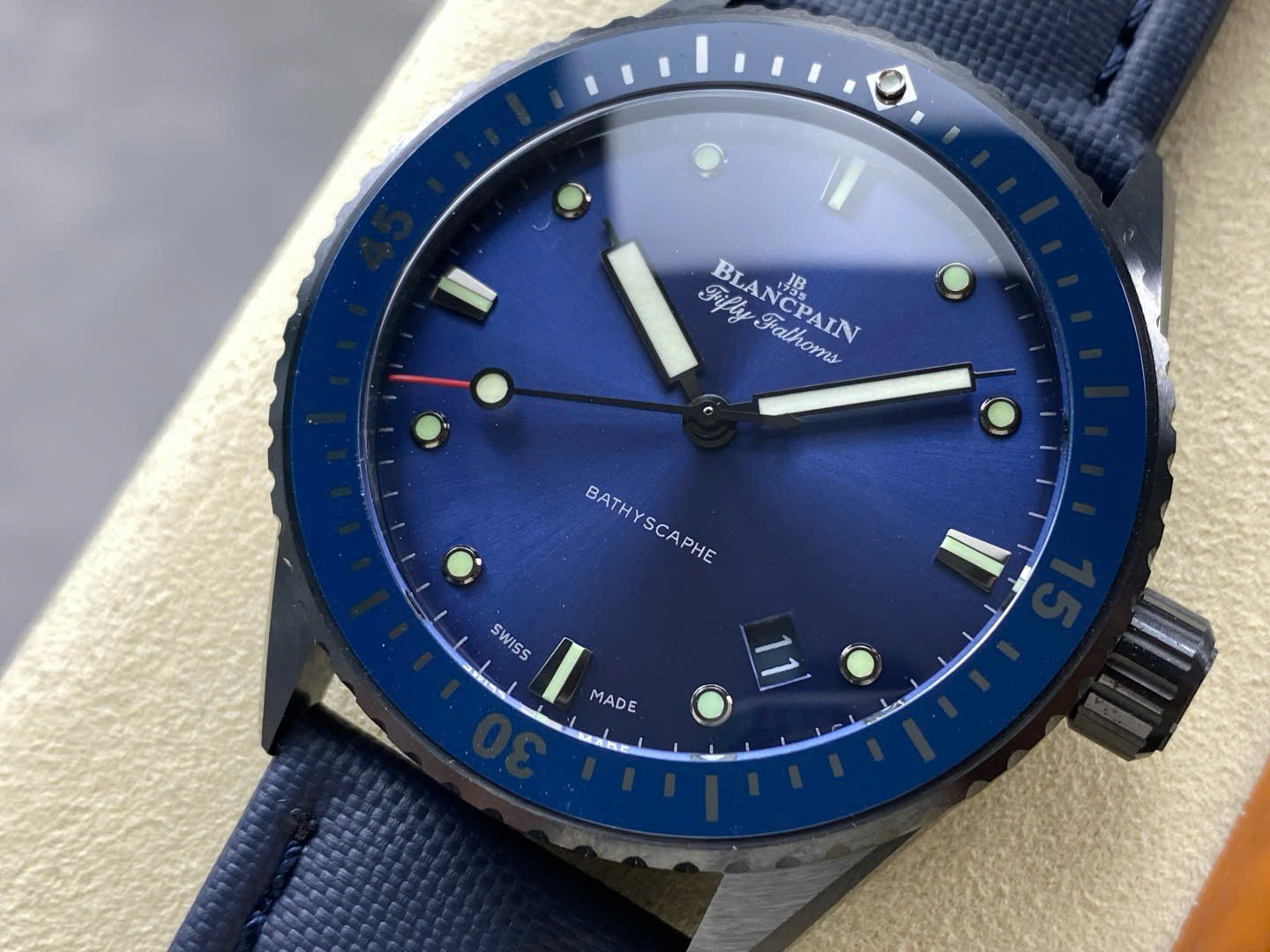 Đồng hồ Blancpain Fifty Fathoms Bathyscaphe 5000A Gốm Đen Mặt Xanh Xưởng GFF 44mm (11) Đồng Hồ Blancpain Fifty Fathoms Bathyscaphe 5000A Gốm Đen Mặt Xanh Xưởng GFF 44mm (9)